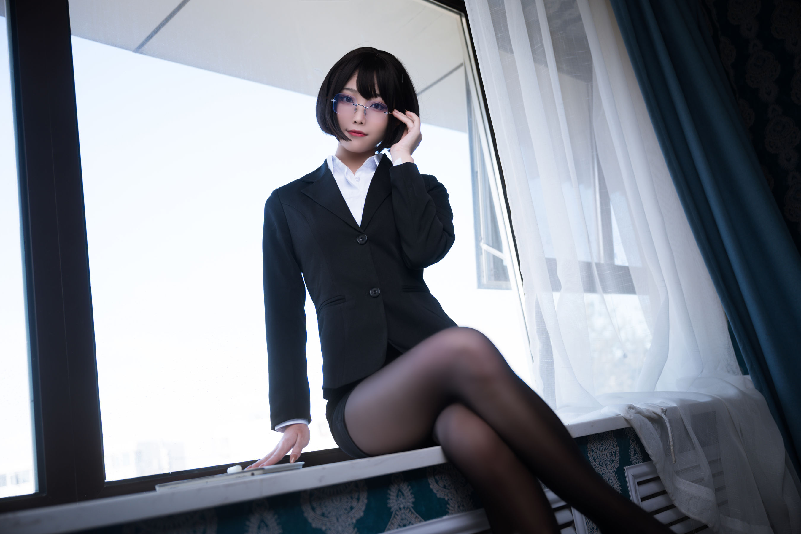 [网红COSER写真] Cosplay汪知子 - 黑丝OL