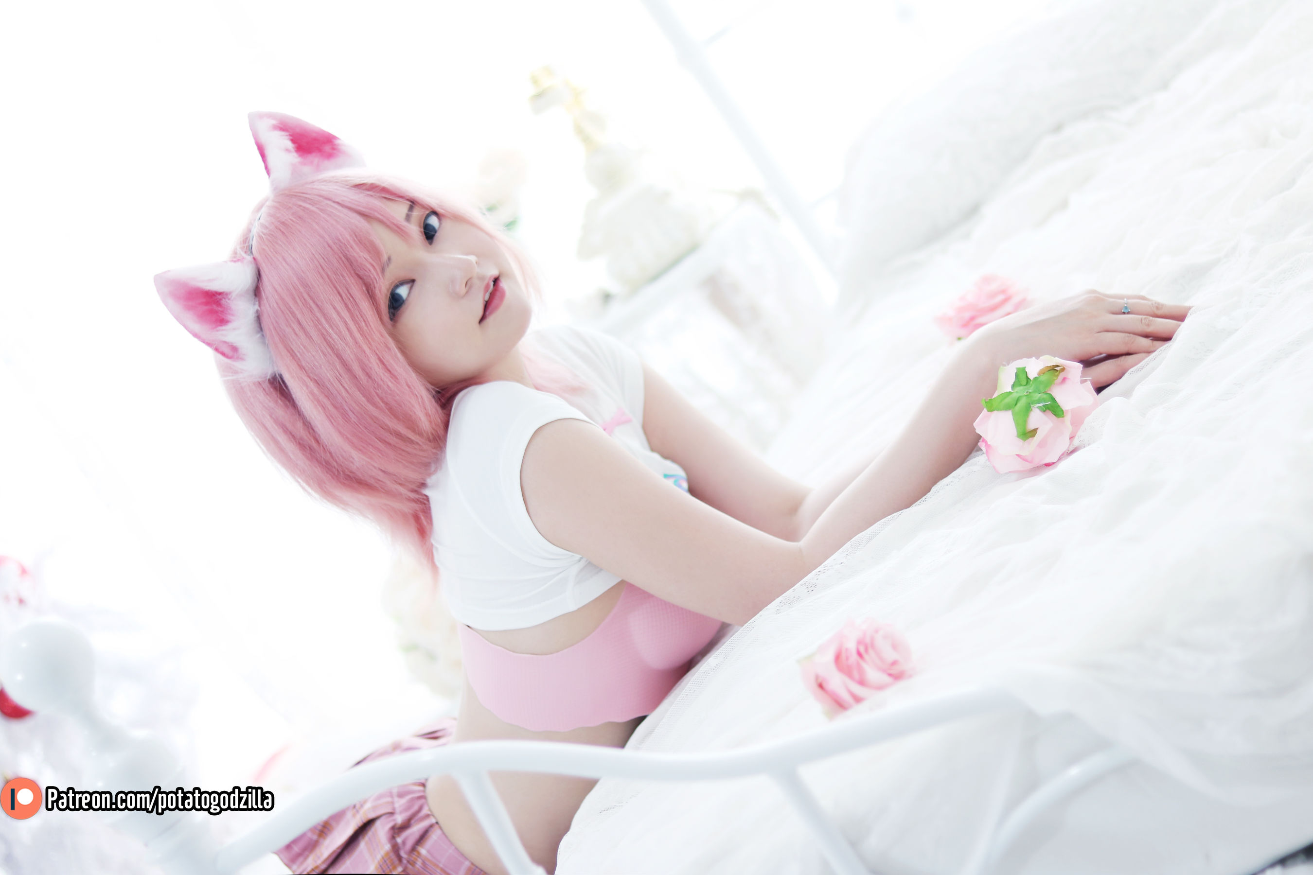 [网红COSER写真] Coser小姐姐Potato Godzilla - Pink Casual