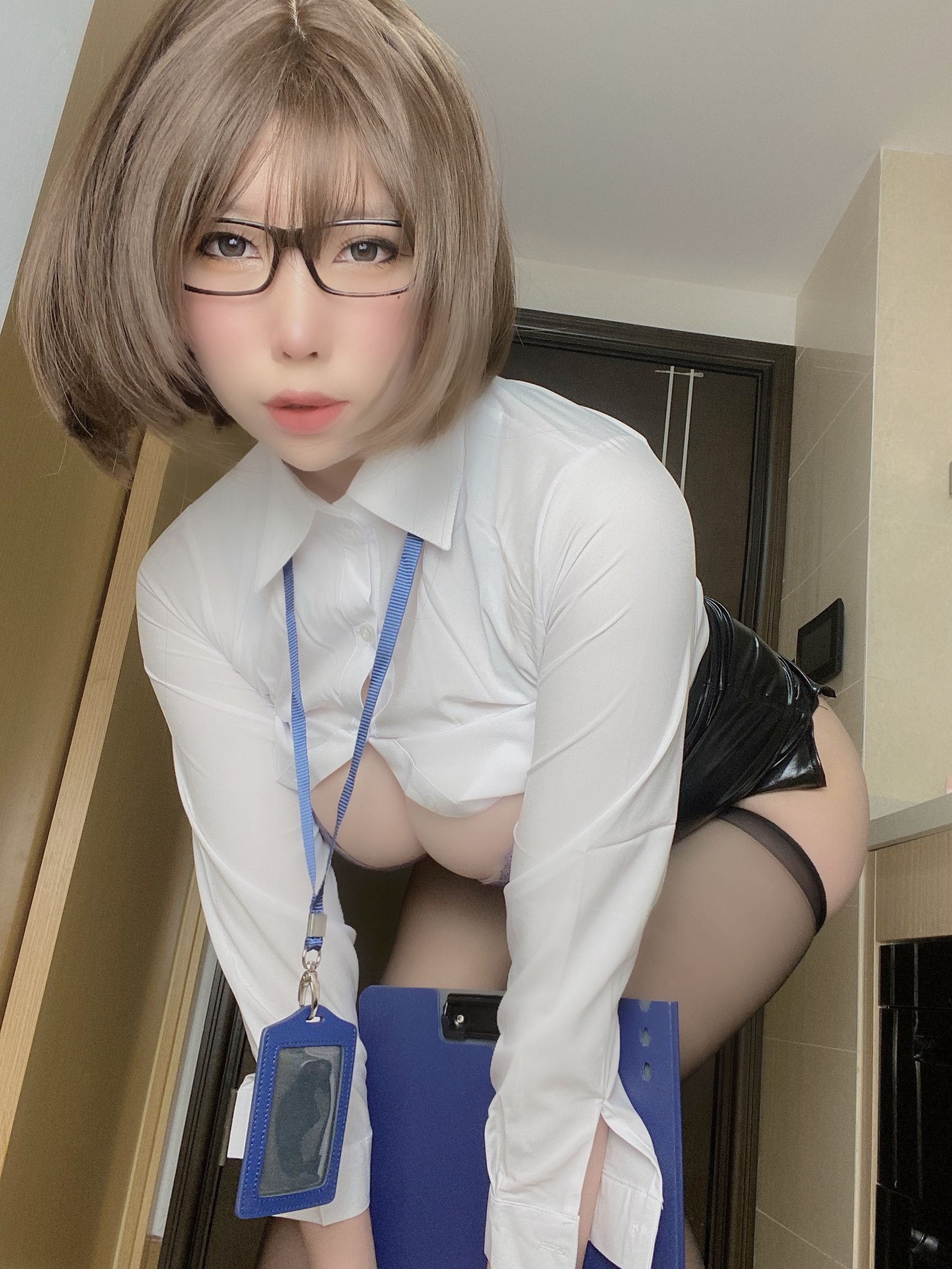  [福利COS] 二次元巨乳美女鹿野希 [Fantia] 【20211229】仕事終わったよ~今から特別残業サービスしよう