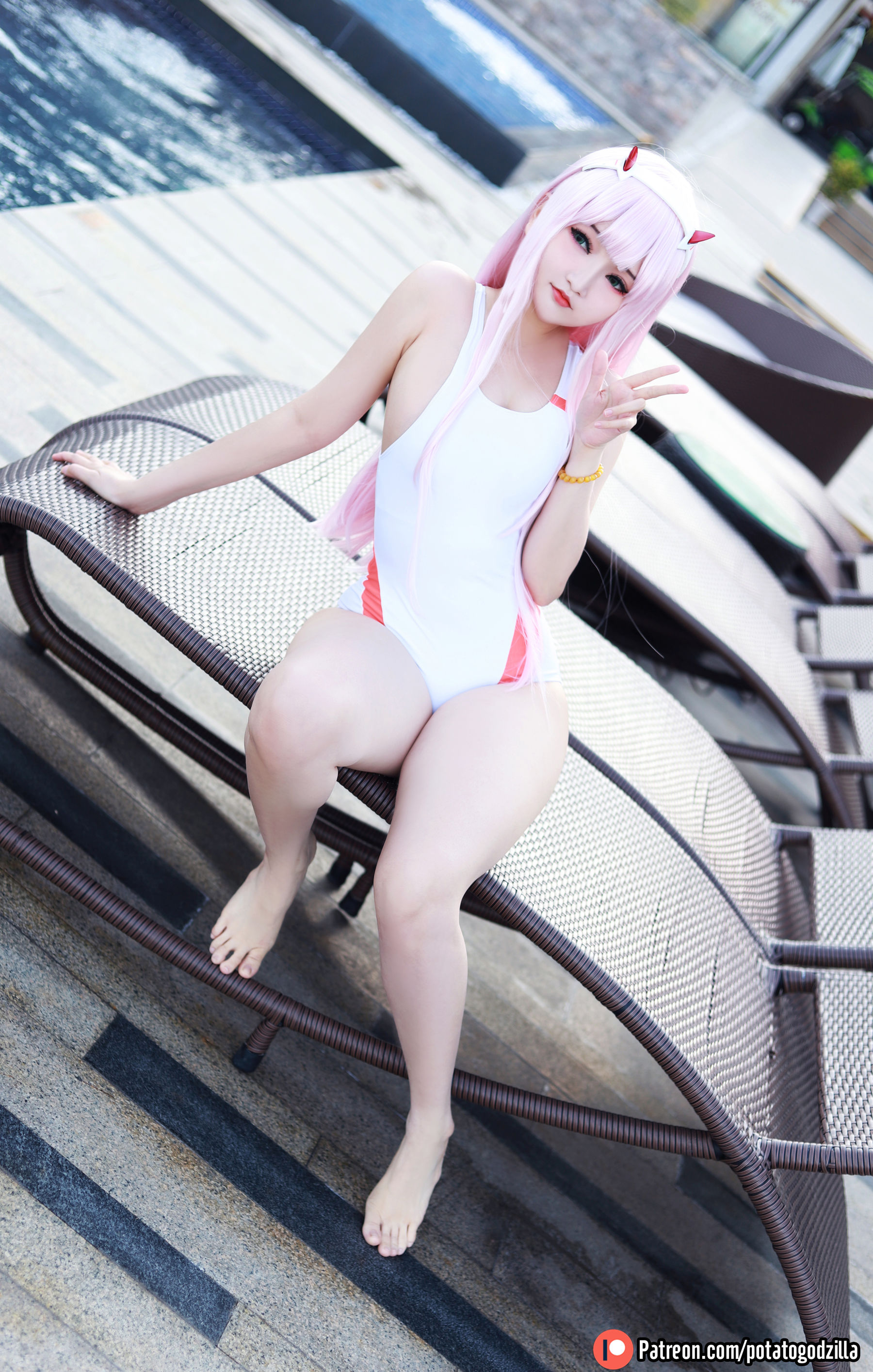 Coser小姐姐Potato Godzilla - Zero Two Swimsuit