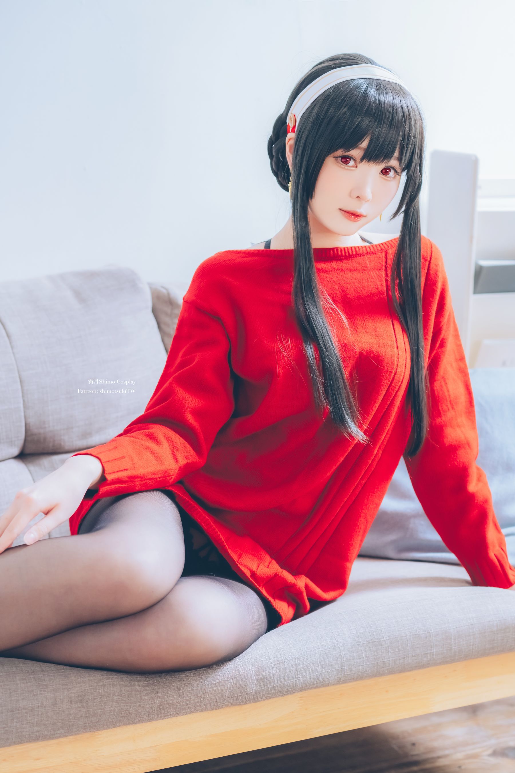 微博妹纸霜月shimo - Yor Forger  Red Sweater