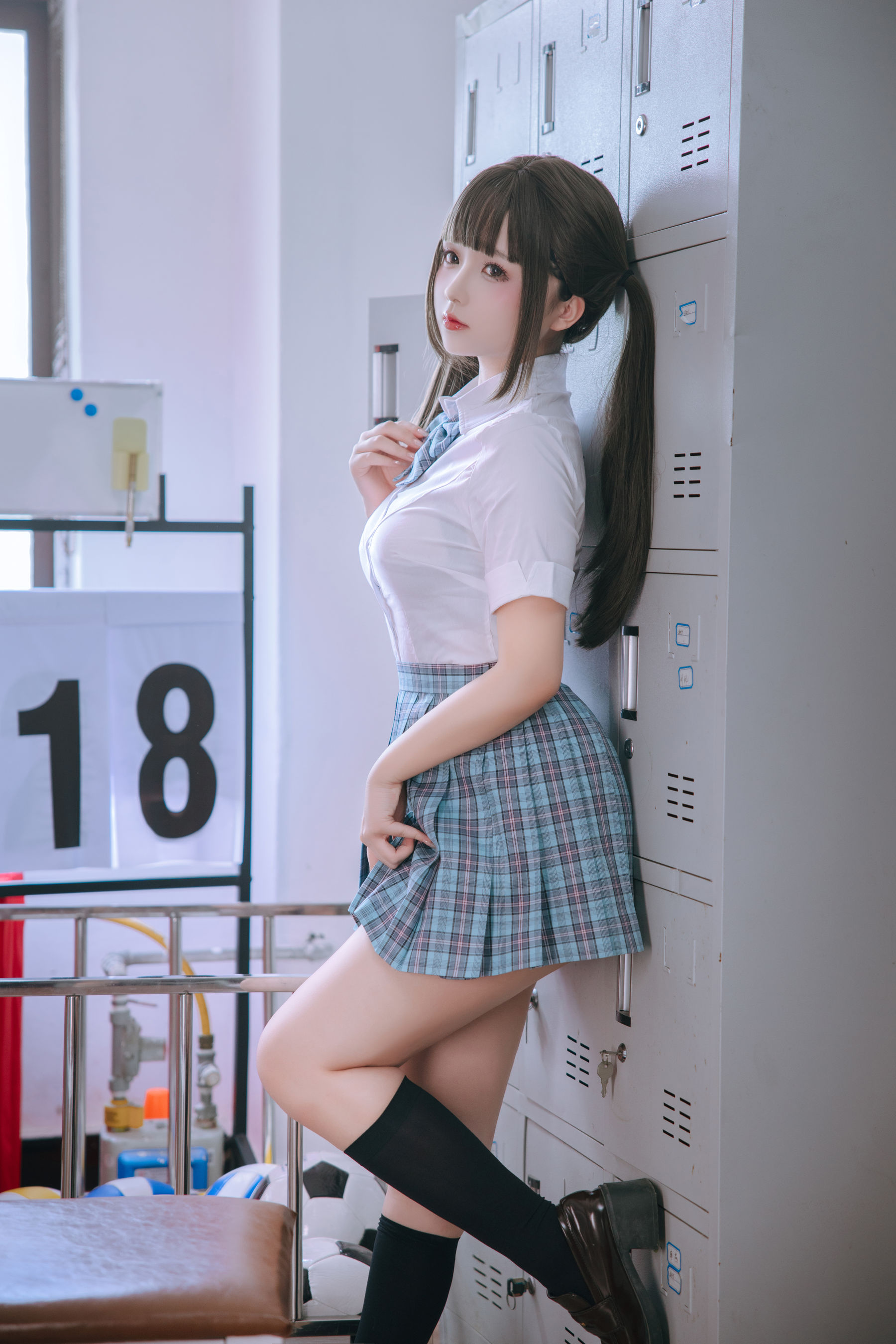 Cosplay日奈娇 - 更衣室