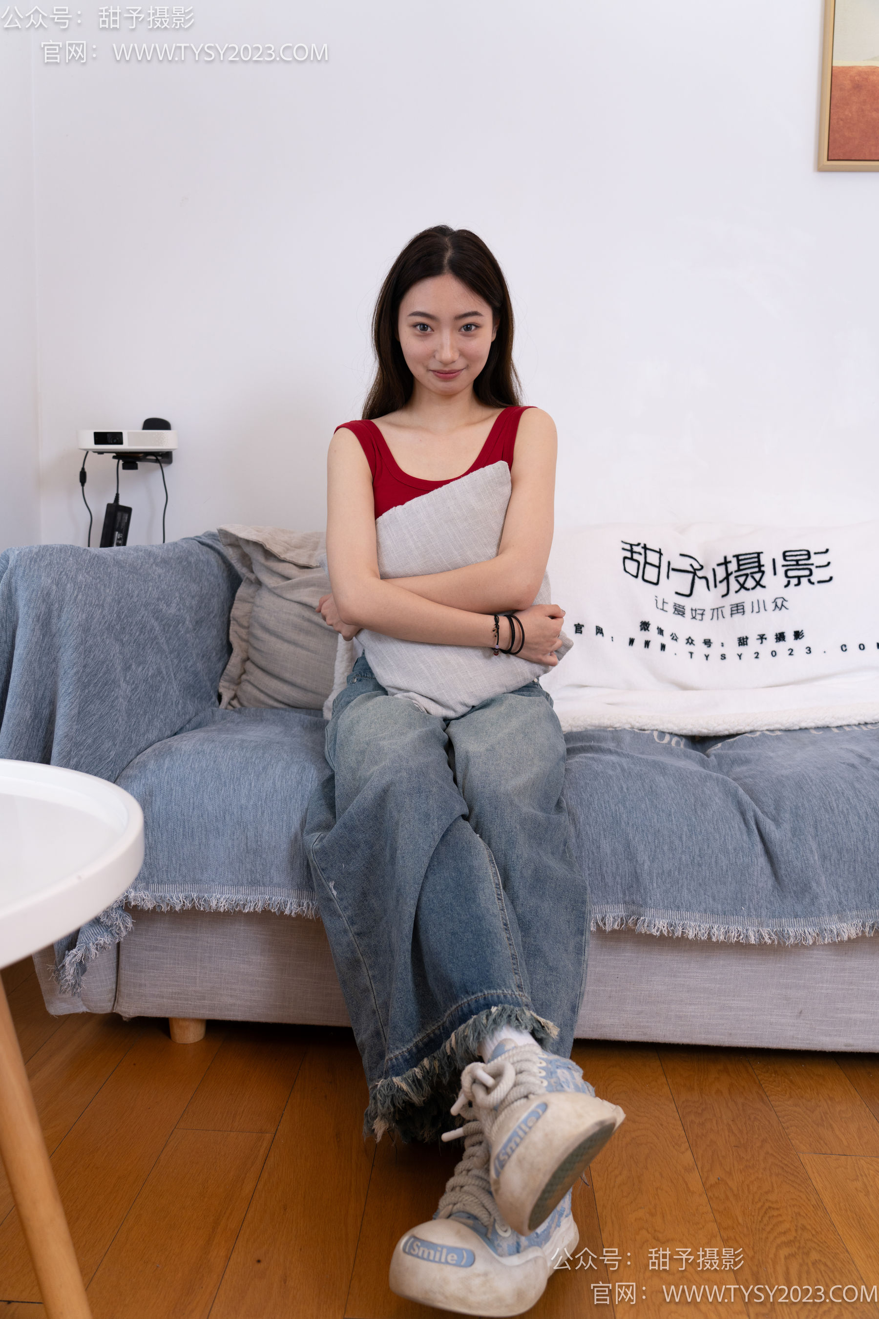 甜予摄影 No.064 雪梨 -帆布鞋、白棉袜、肉丝（脚尖加固款）