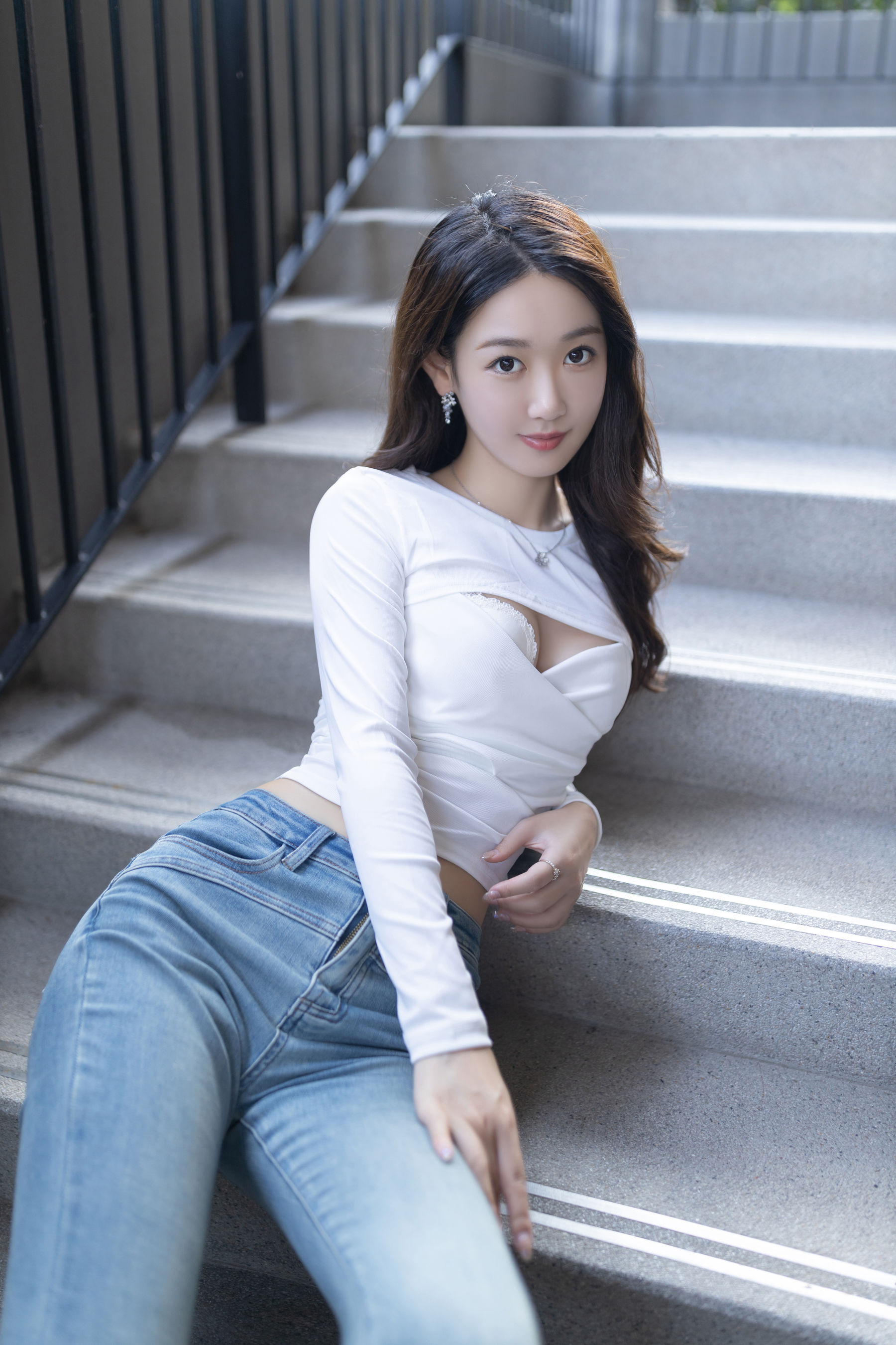 唐安琪 户外牛仔裤写真