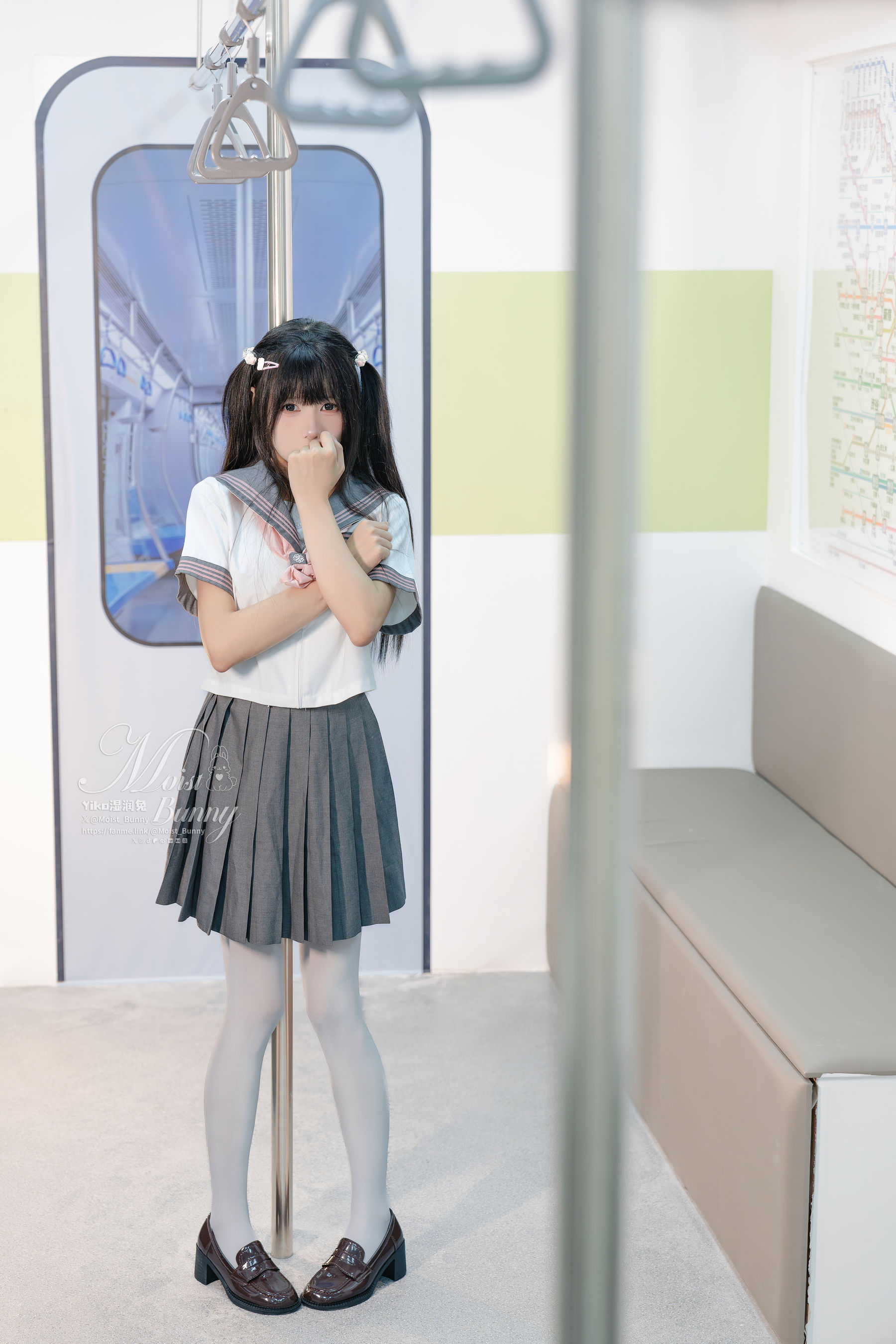 咬一口兔娘 - 地铁萌妹