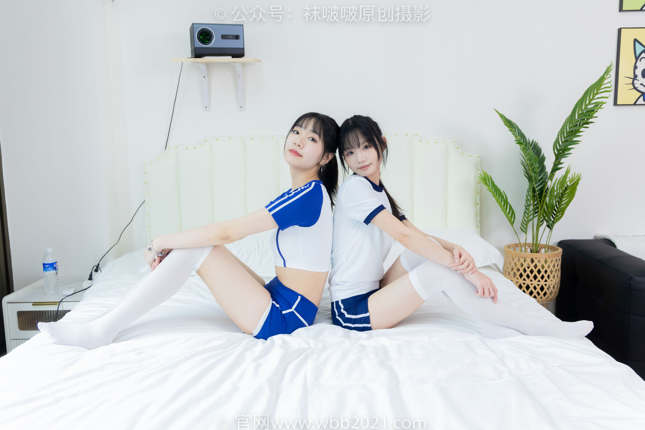 BoBoSocks袜啵啵 No.472 小甜豆&甜甜圈 - 两双运动鞋、厚白丝大腿袜、裸足、两位模特丝袜和裸足踩奶油蛋糕剧情