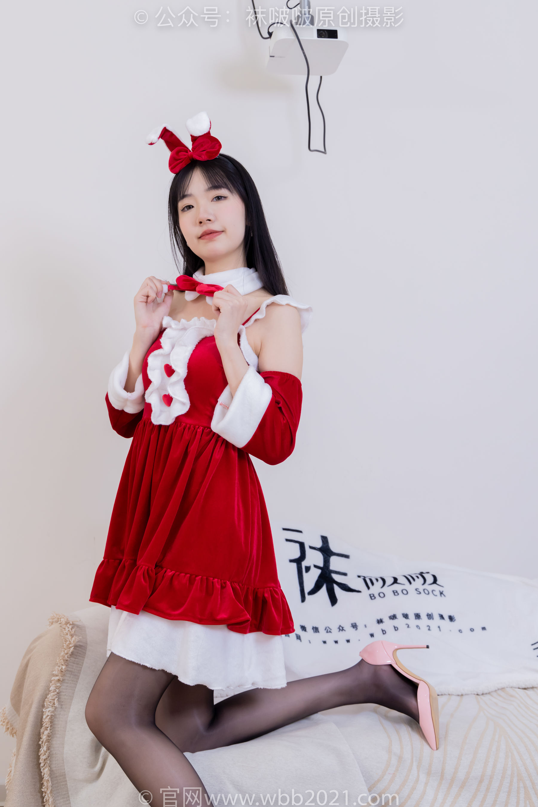 BoBoSocks袜啵啵 No.469 小甜豆 - 高跟鞋、油亮白丝、油亮肉丝、油亮黑丝、小甜豆手写祝福圣诞牌剧情