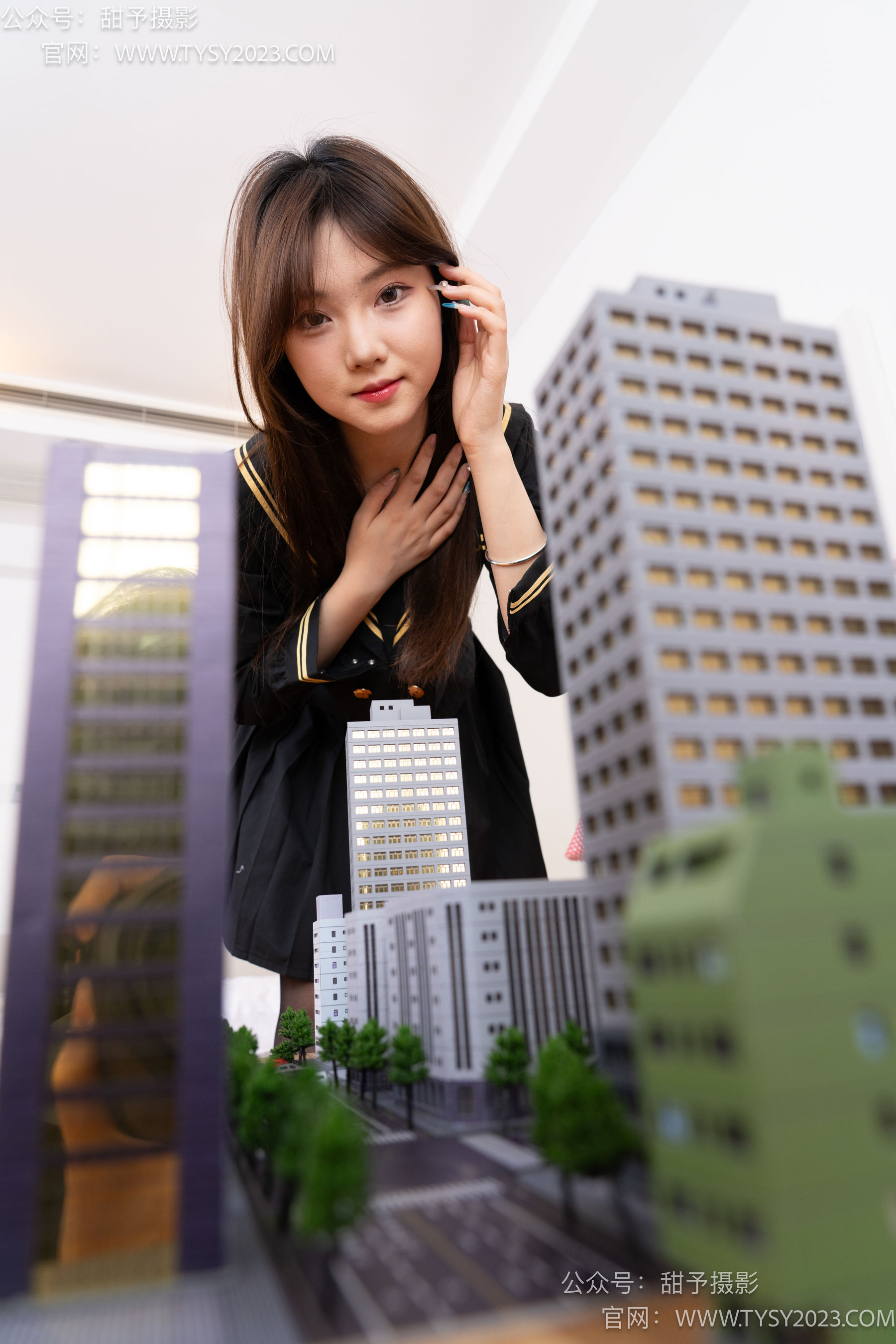 甜予摄影 No.077 璇璇 -JK制服、凉爽高跟鞋、嘿丝（脚尖透明款）、小人国剧情