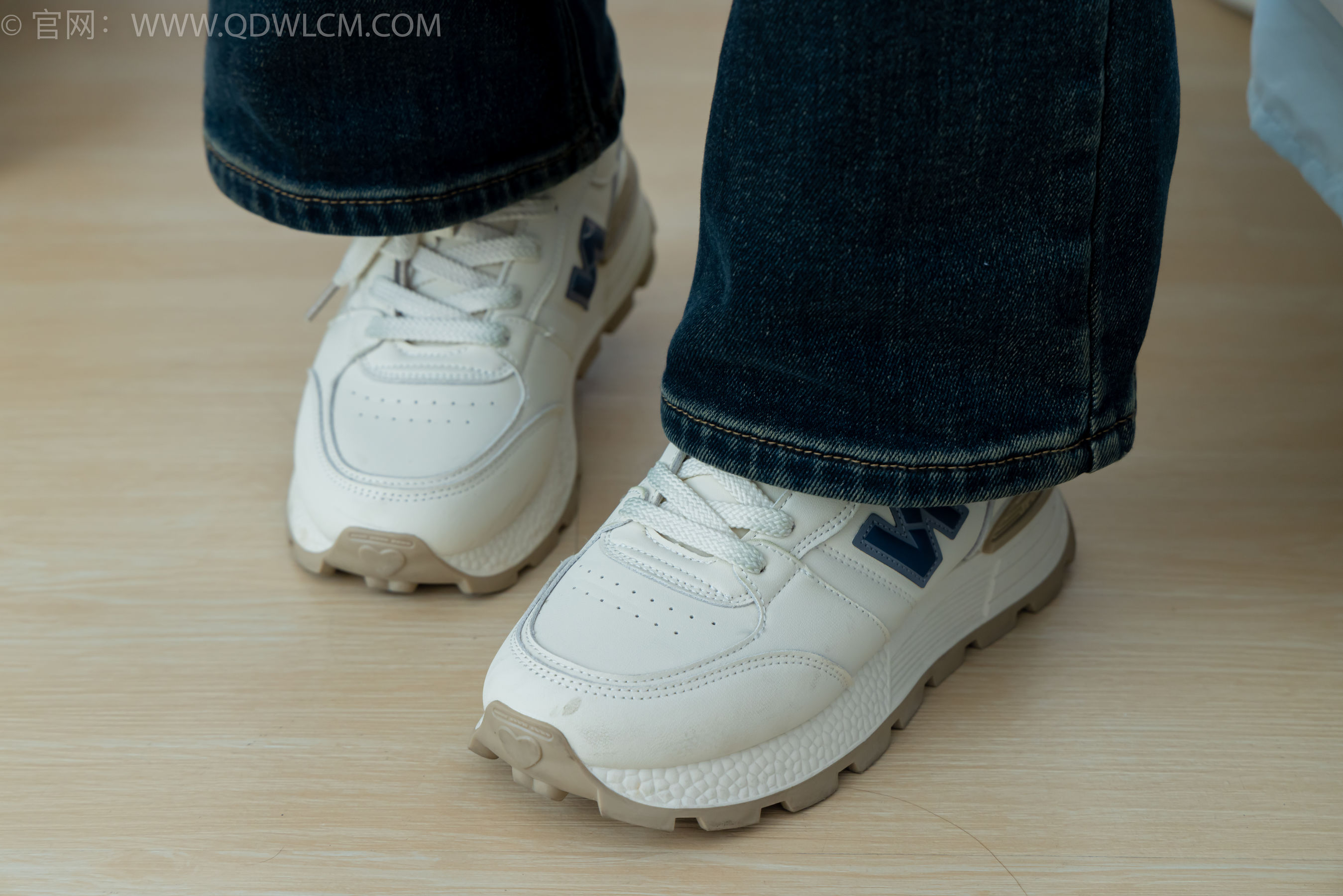 物恋传媒 No.2174 小芙 -飘落的枫叶