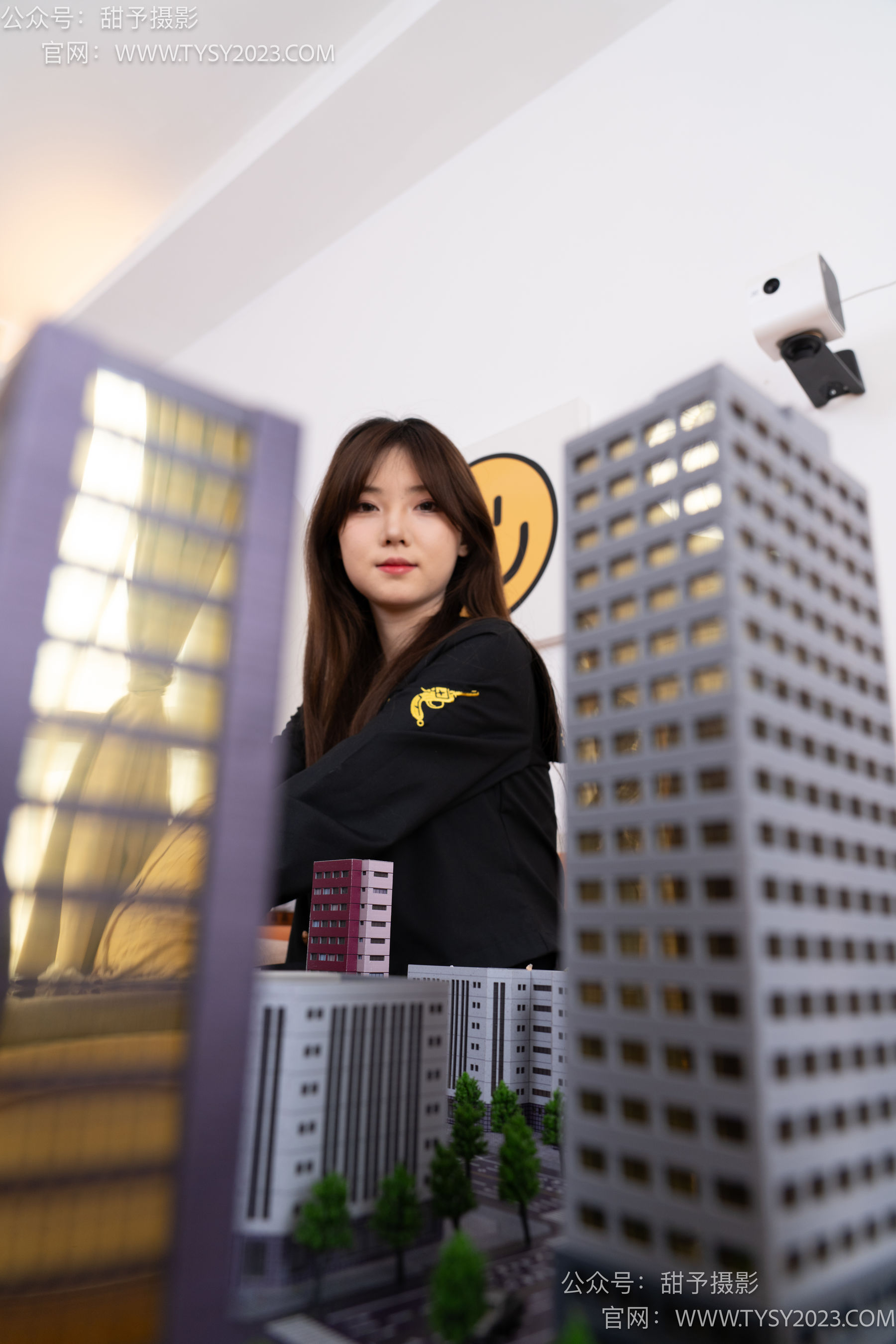 甜予摄影 No.077 璇璇 -JK制服、凉爽高跟鞋、嘿丝（脚尖透明款）、小人国剧情