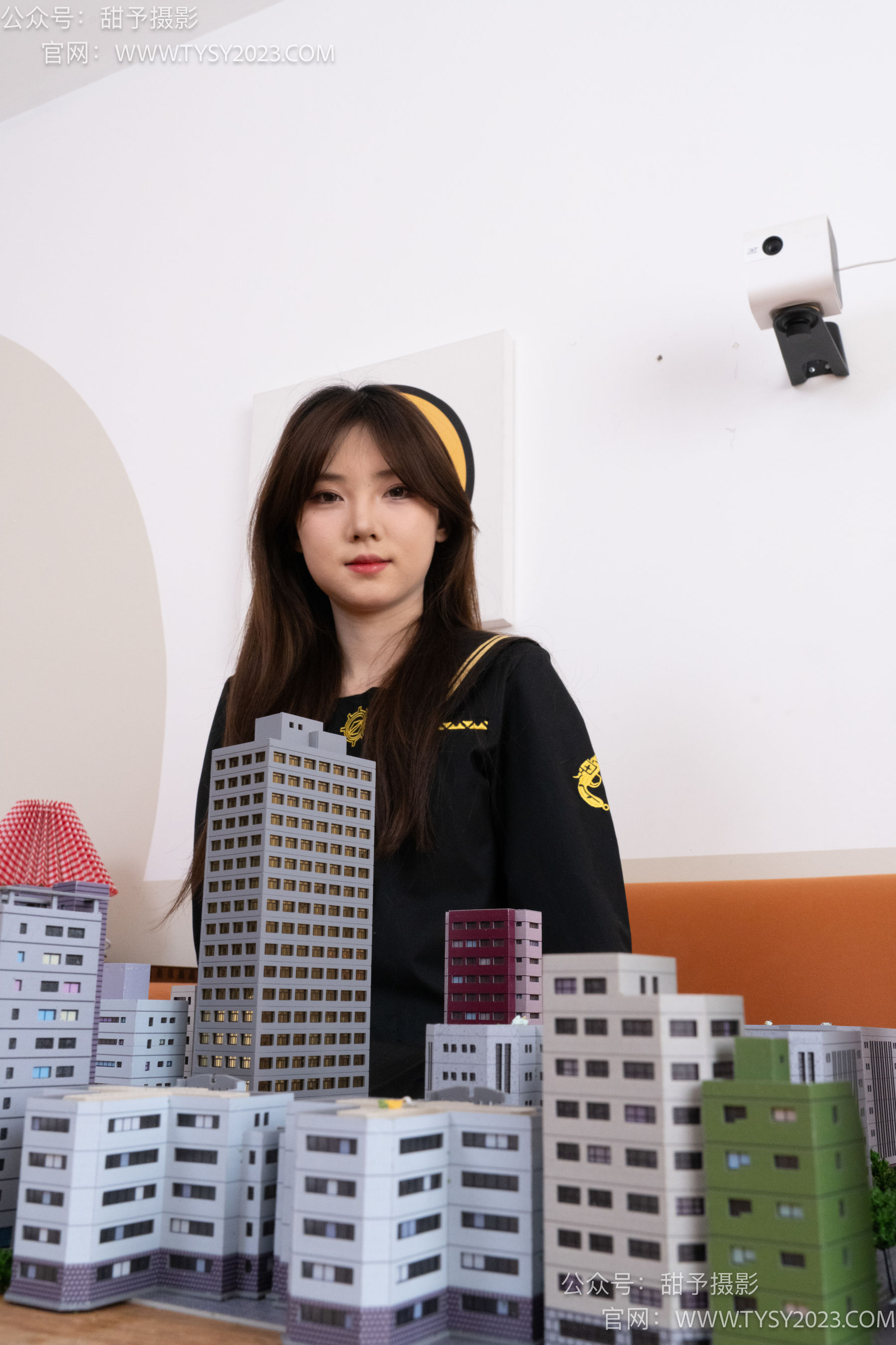 甜予摄影 No.077 璇璇 -JK制服、凉爽高跟鞋、嘿丝（脚尖透明款）、小人国剧情