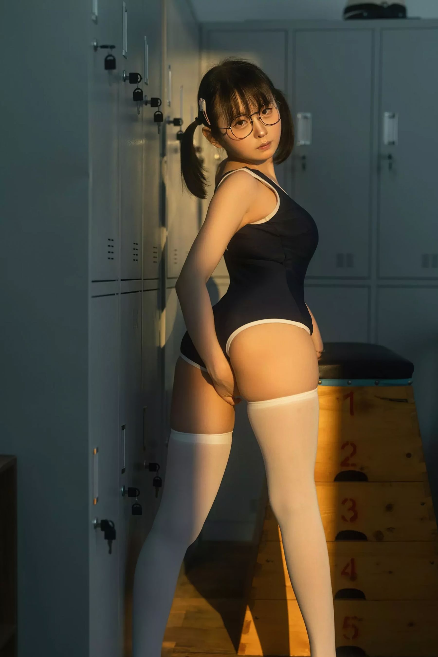 幼水铃衣 - 午间更衣室