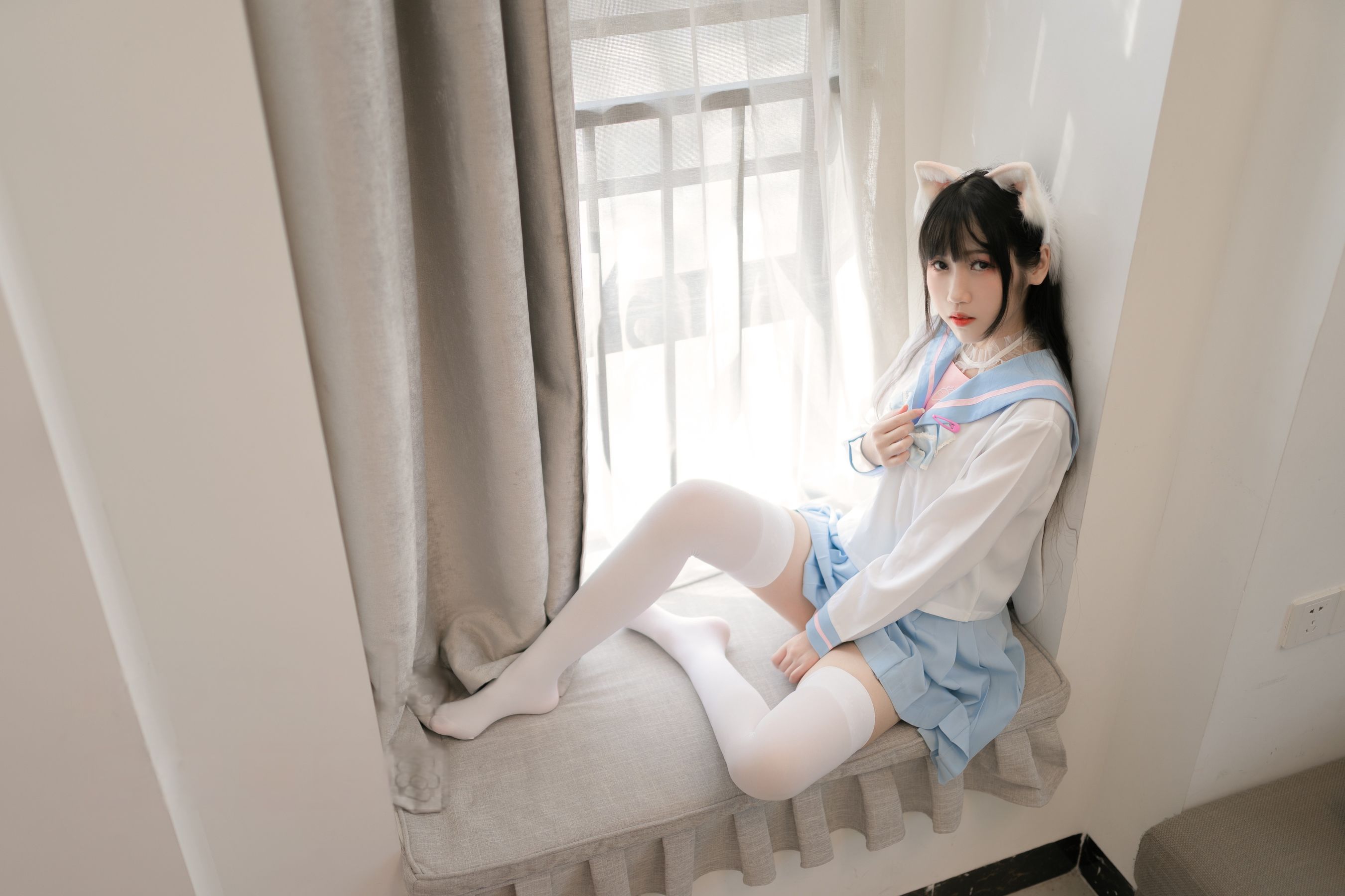 微博人气Coser不呆猫 - 白色兔子JK