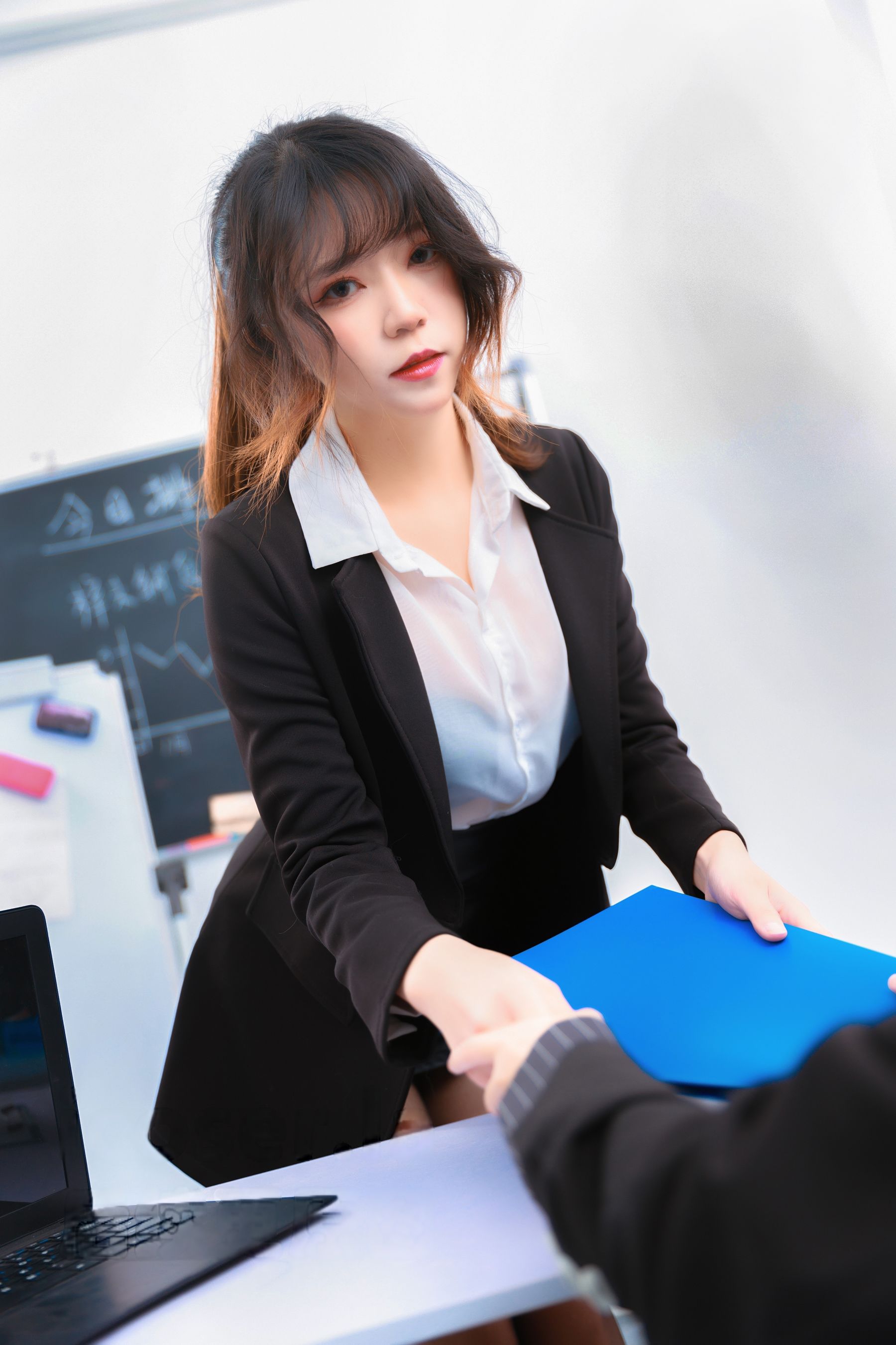 梓未 - 私蜜助理