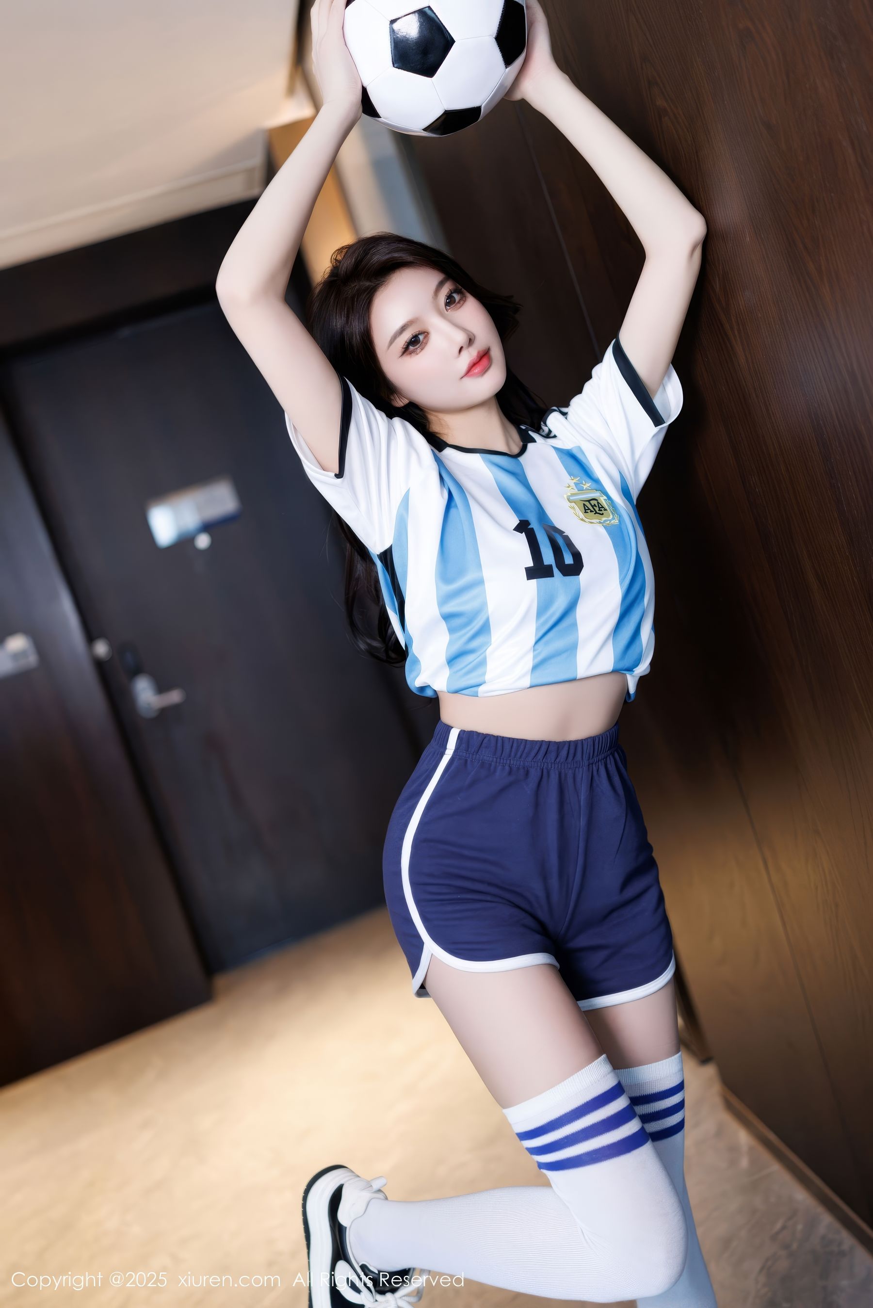 [秀人XiuRen] 2025.01.03 No.9706 杨晨晨Yome