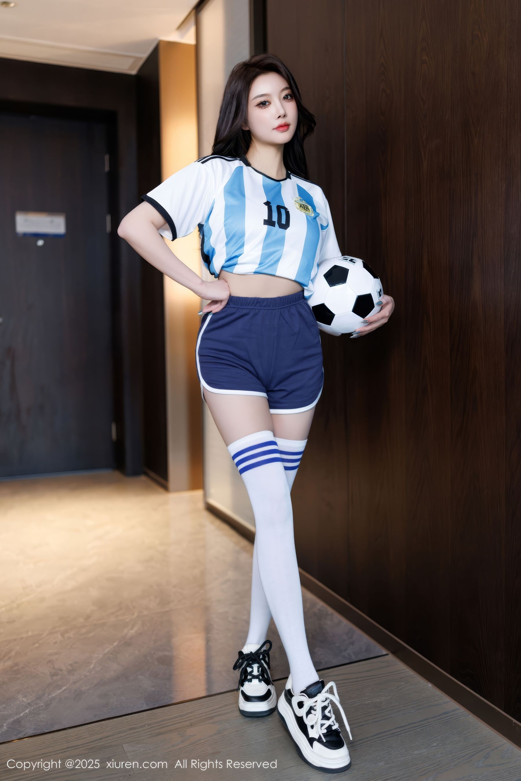 [秀人XiuRen] 2025.01.03 No.9706 杨晨晨Yome