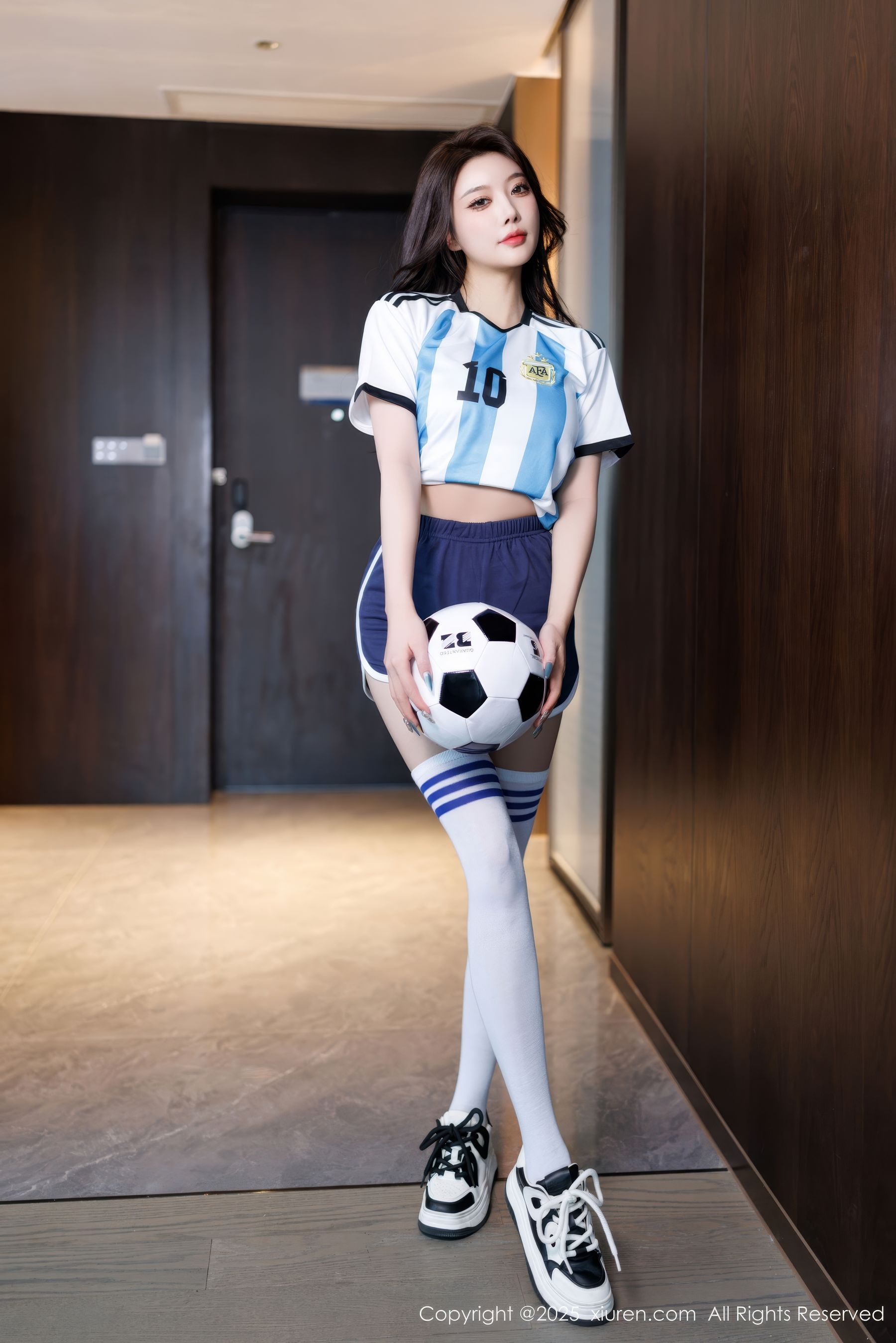 [秀人XiuRen] 2025.01.03 No.9706 杨晨晨Yome