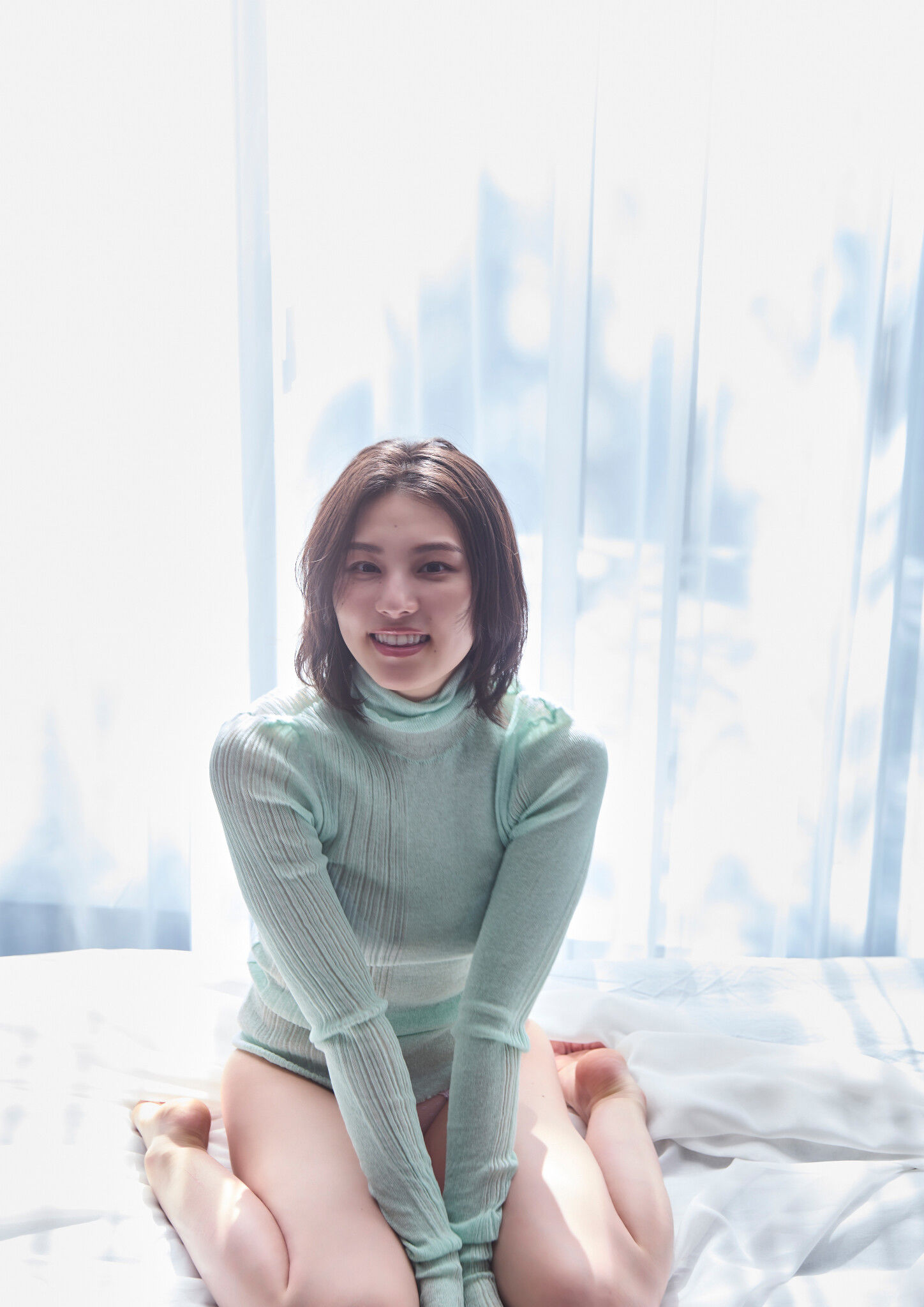 相楽伊織 - 背中から抱きしめて