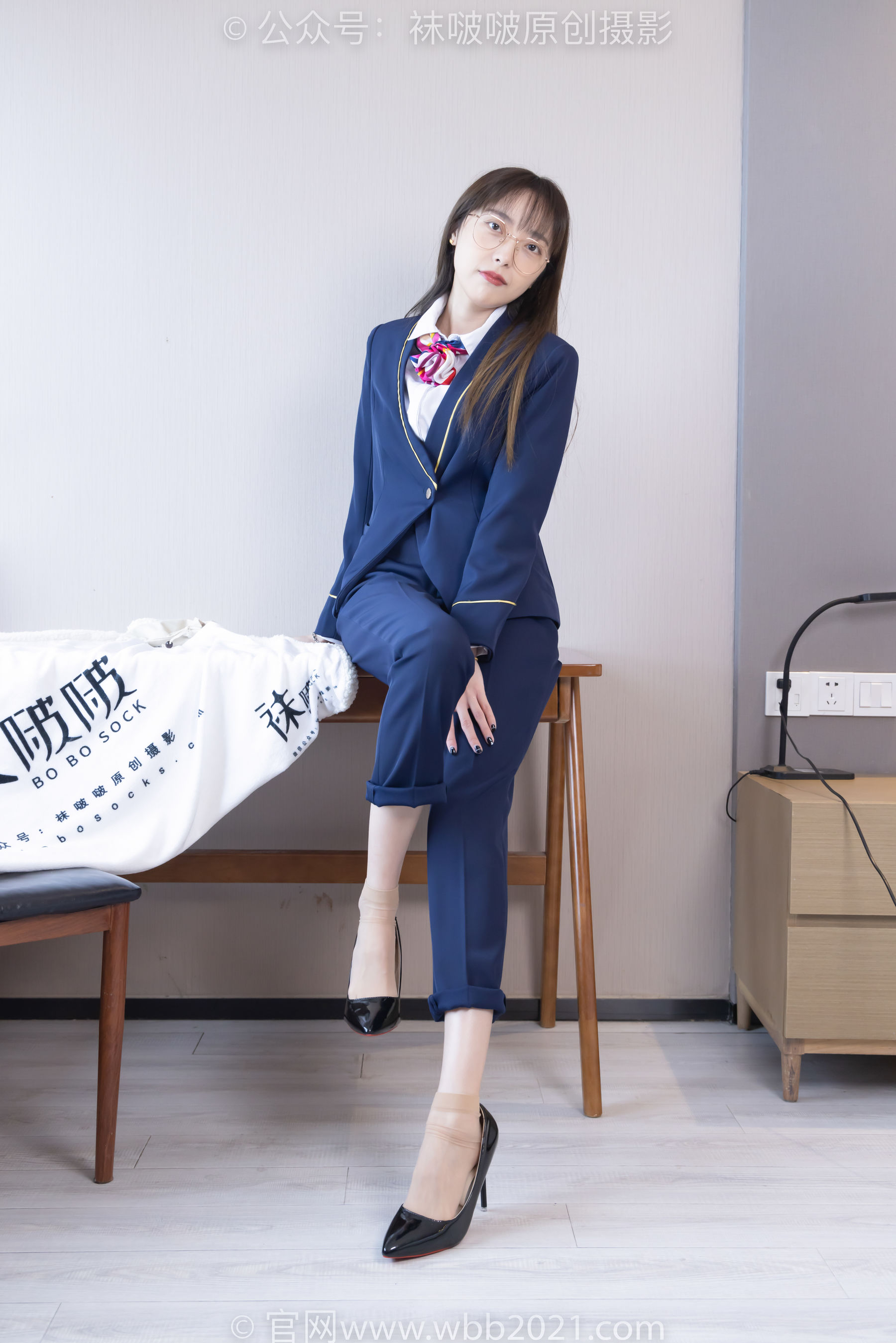 BoBoSocks袜啵啵 No.509 稚予 - 高跟鞋、短肉丝、黑色美甲、银行制服、半脱袜子