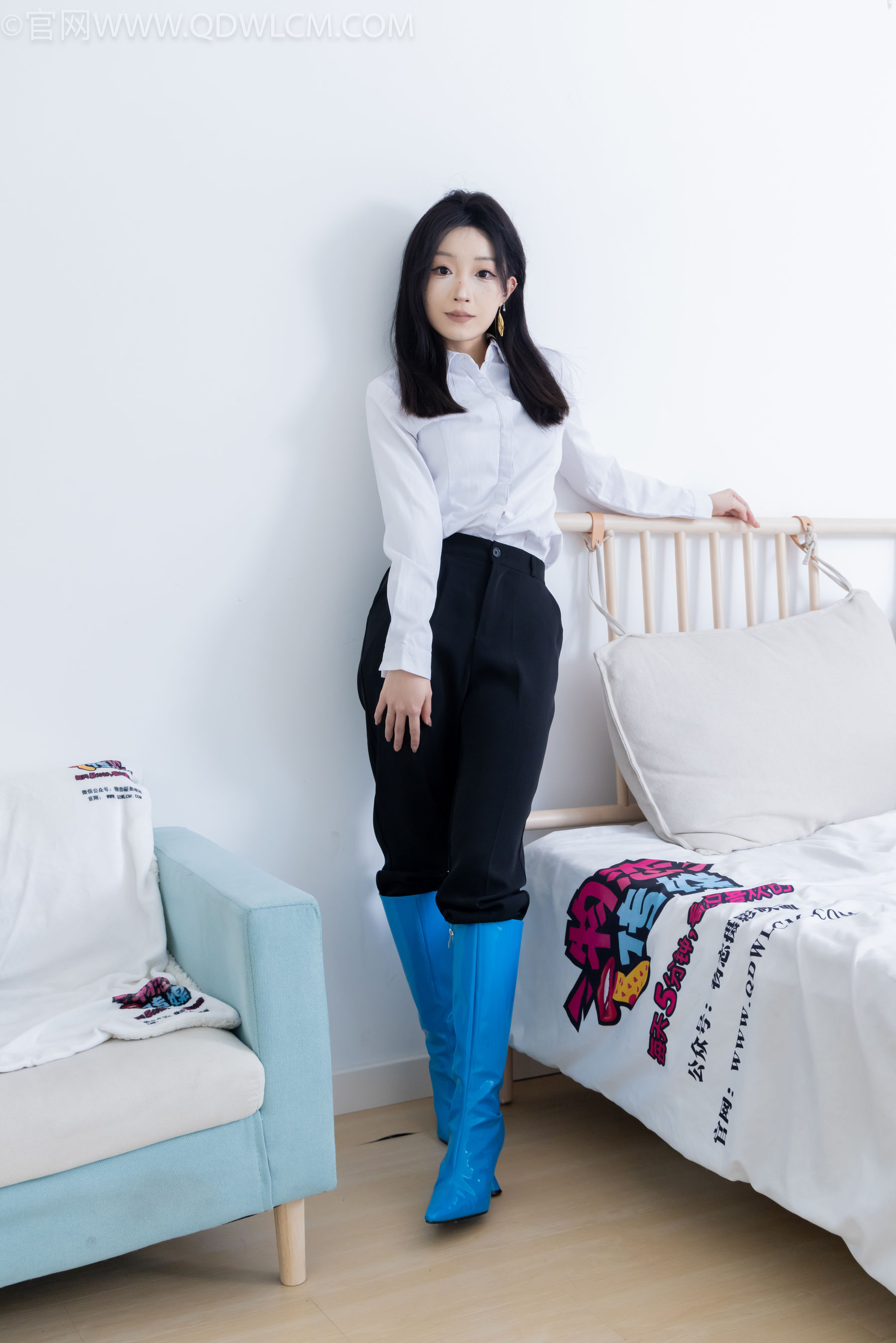 物恋传媒 No.2267 嘟嘟 -高跟长靴、薄黑丝