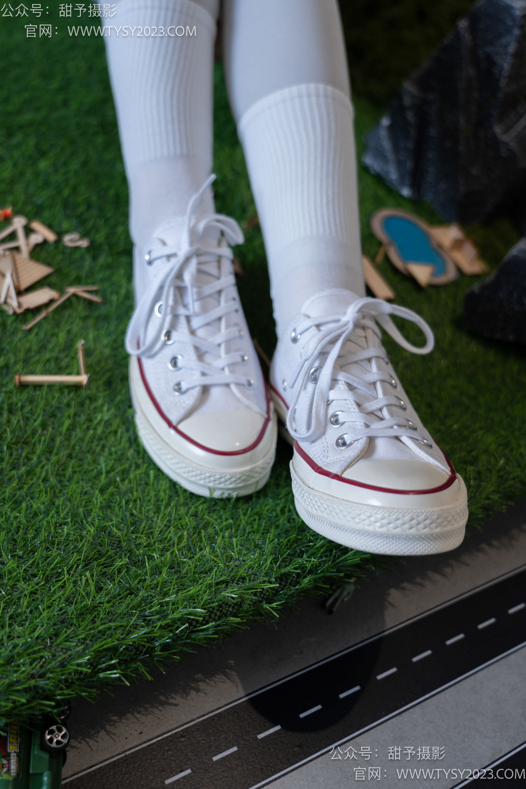 甜予摄影 No.104 璇璇 - 帆布鞋、白棉袜、裸足、小人国剧情