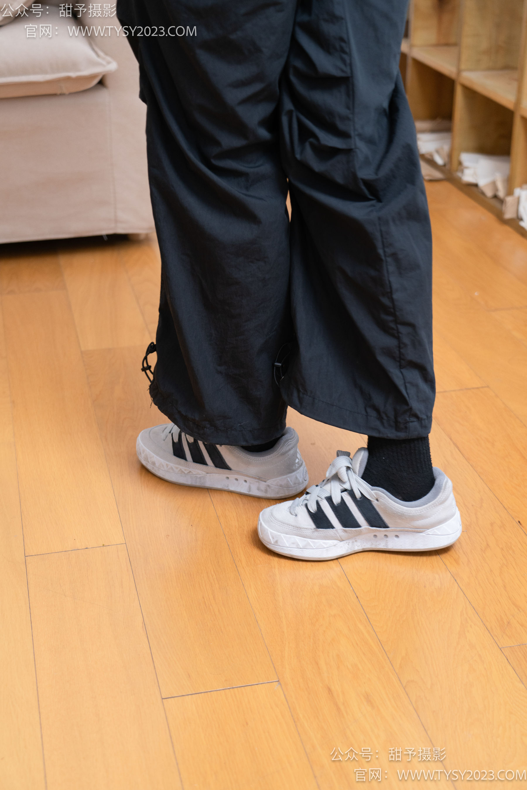 甜予摄影 No.103 小云 - 板鞋、黑棉袜、裸足、剪指甲泡脚剧情