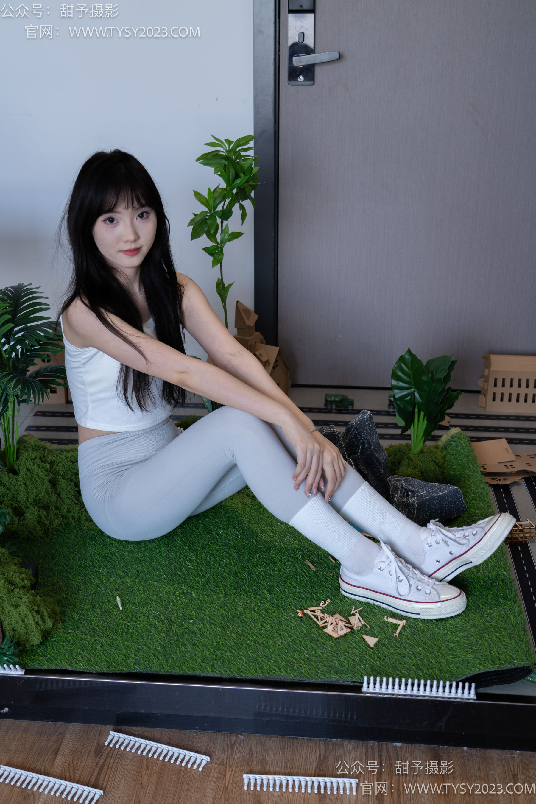甜予摄影 No.104 璇璇 - 帆布鞋、白棉袜、裸足、小人国剧情