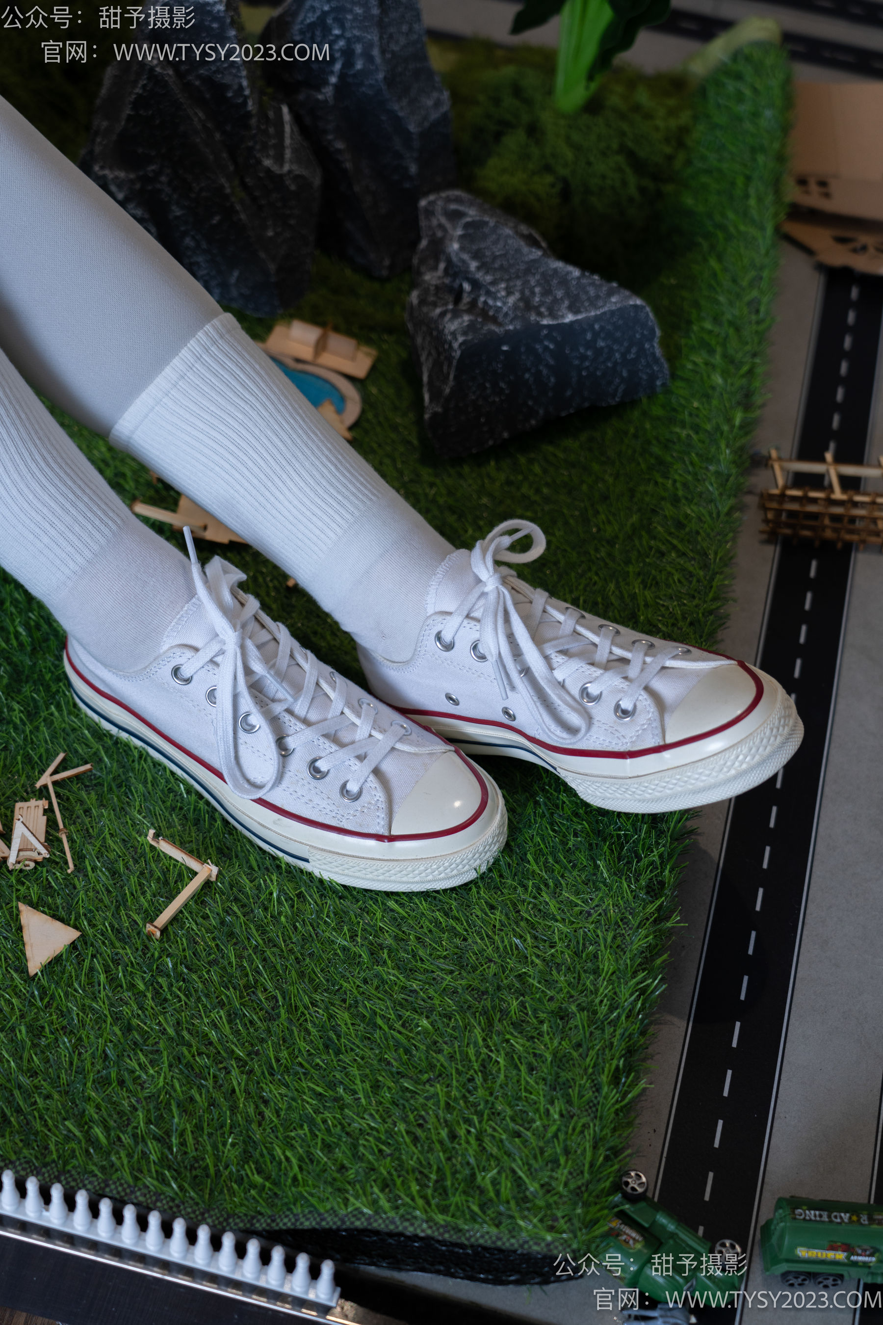 甜予摄影 No.104 璇璇 - 帆布鞋、白棉袜、裸足、小人国剧情