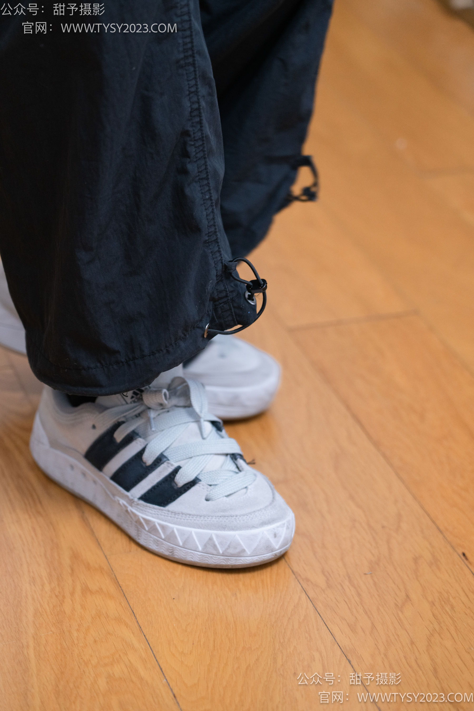 甜予摄影 No.103 小云 - 板鞋、黑棉袜、裸足、剪指甲泡脚剧情