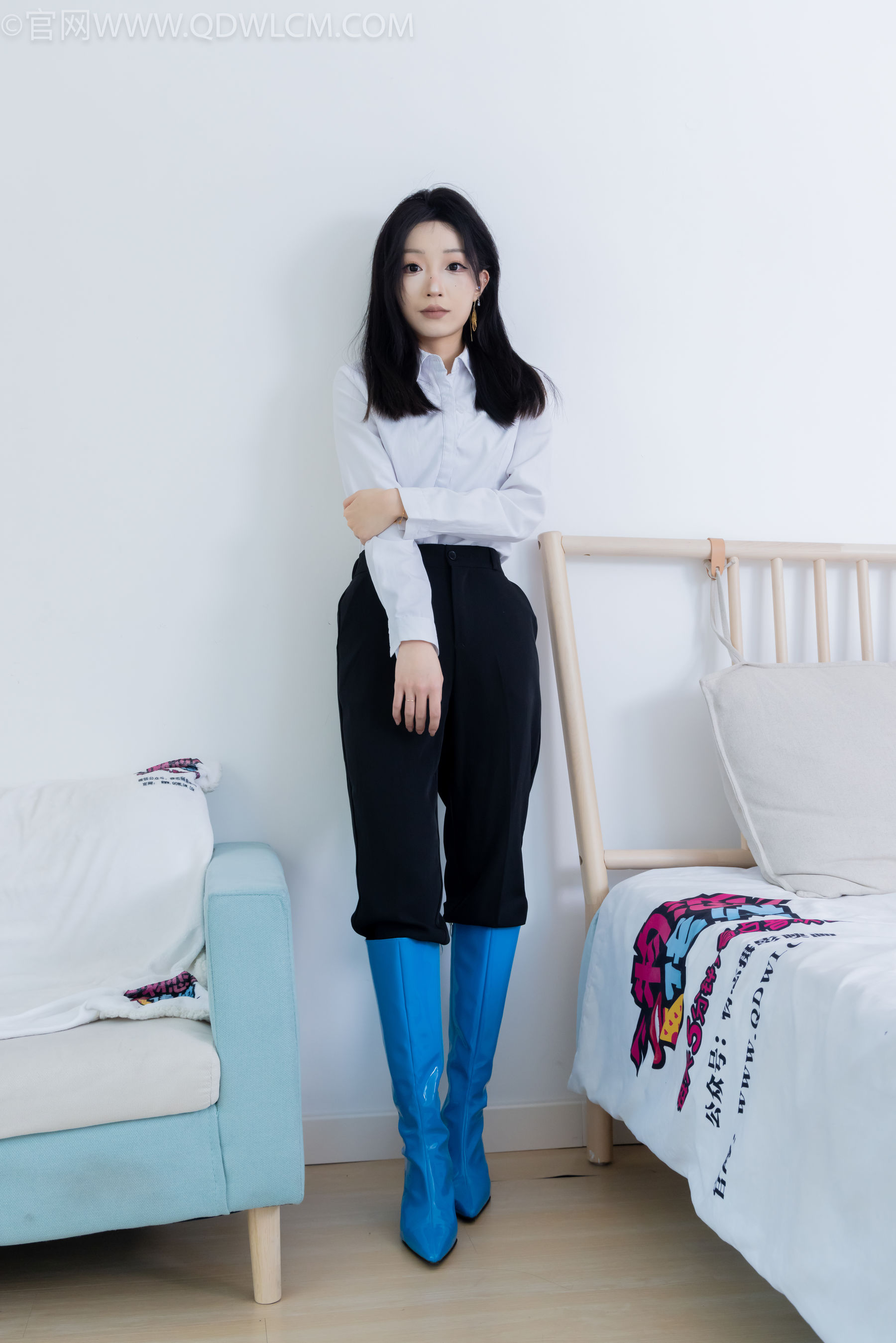 物恋传媒 No.2267 嘟嘟 -高跟长靴、薄黑丝