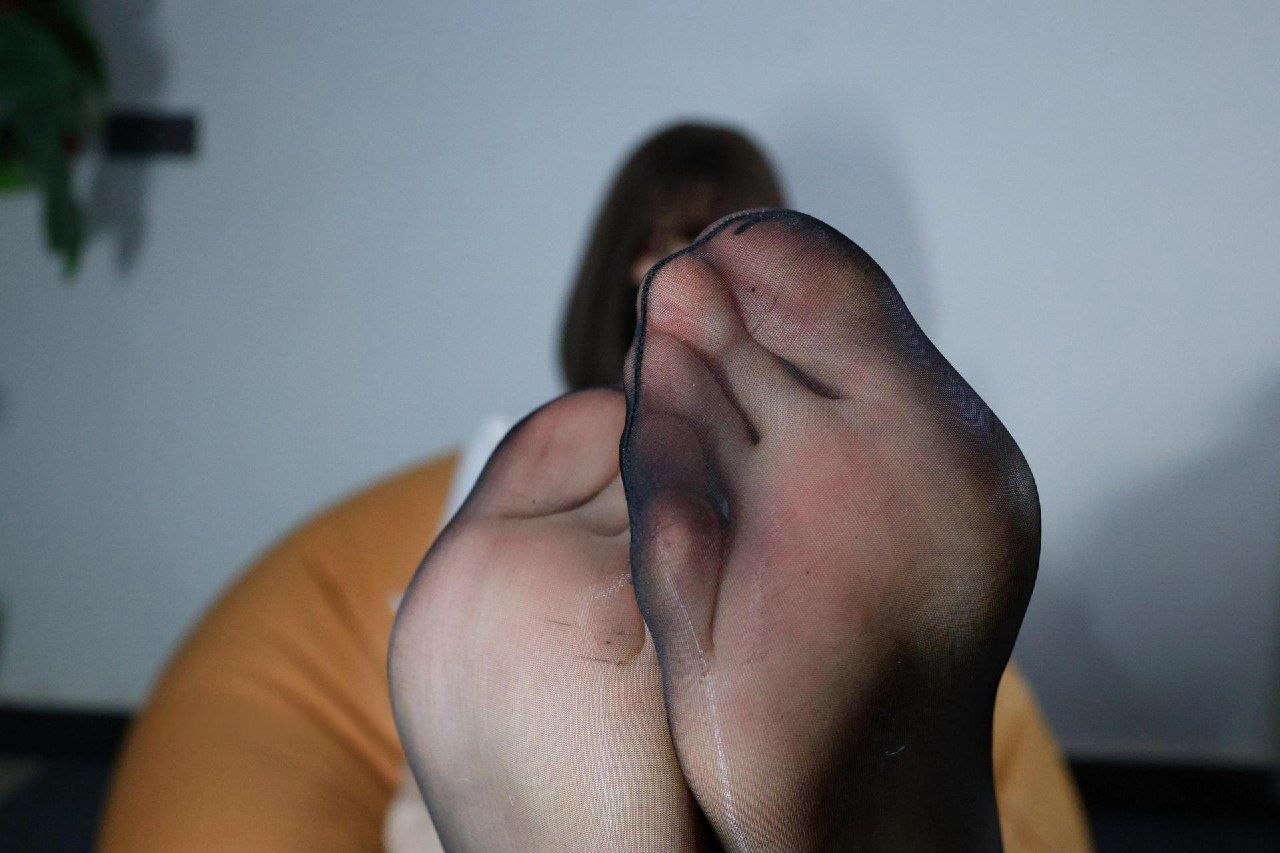 白龙猫女 - 油光黑丝