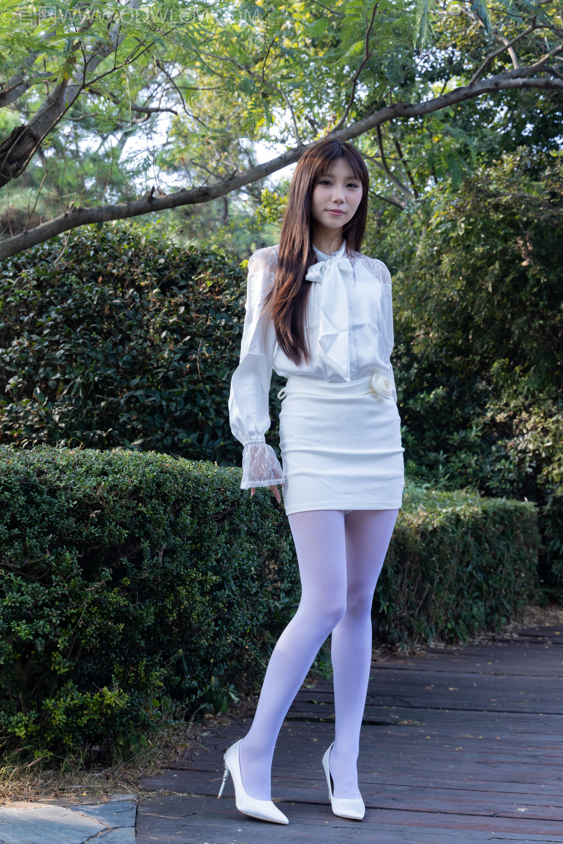 物恋传媒 No.2271 泡泡 -高跟鞋、厚白丝、户外