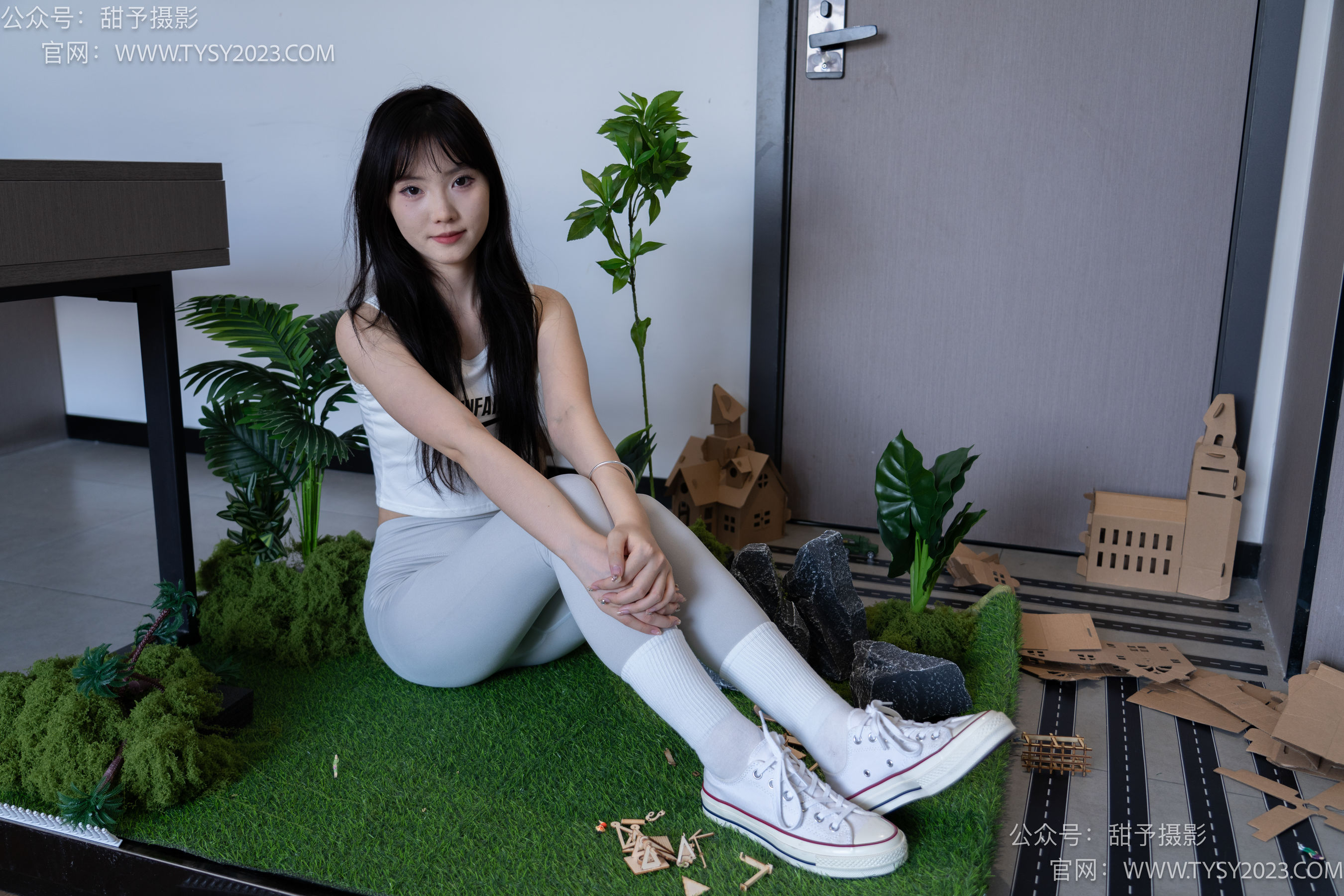 甜予摄影 No.104 璇璇 - 帆布鞋、白棉袜、裸足、小人国剧情