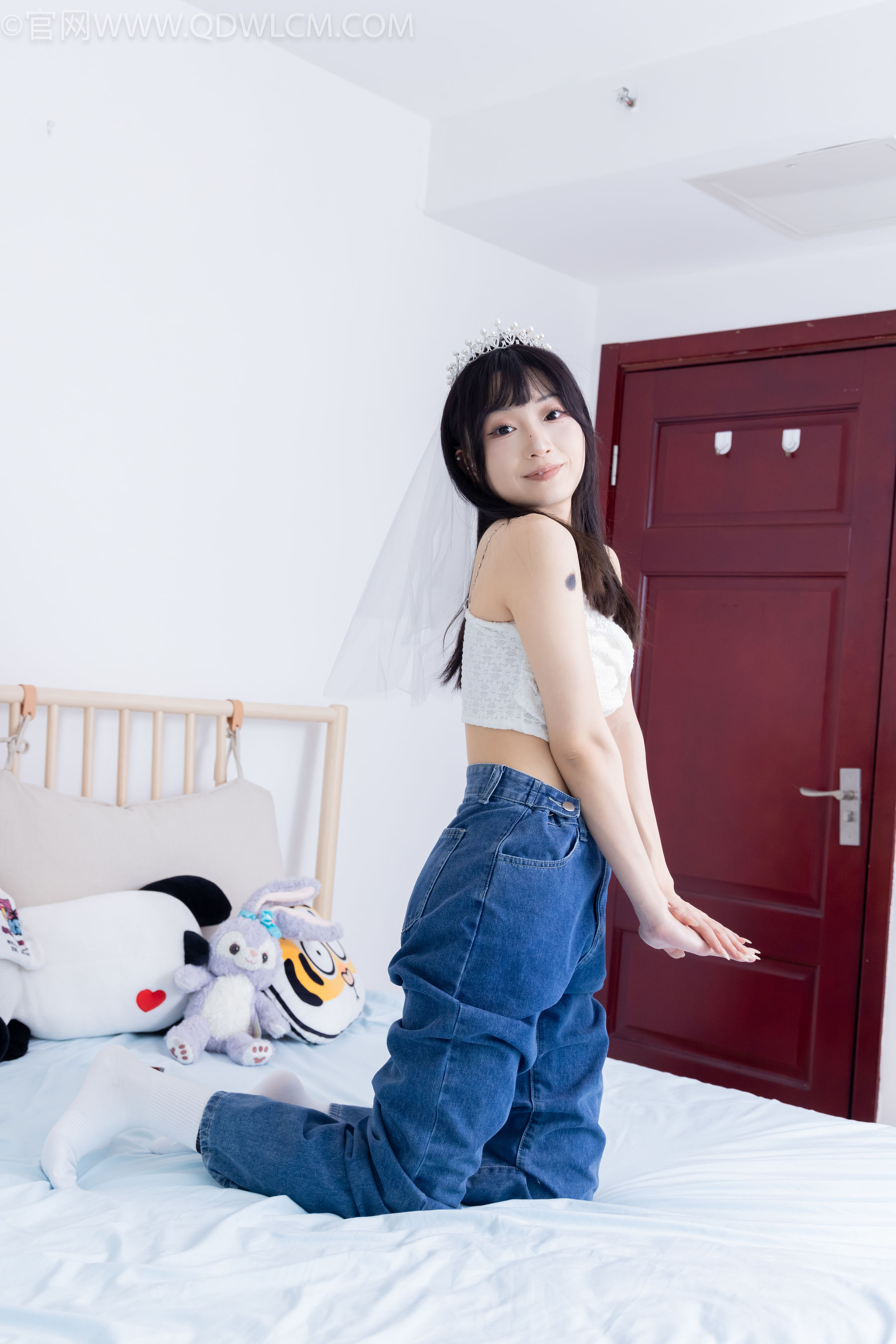 物恋传媒 No.2258 嘟嘟 -板鞋、白棉袜、裸足