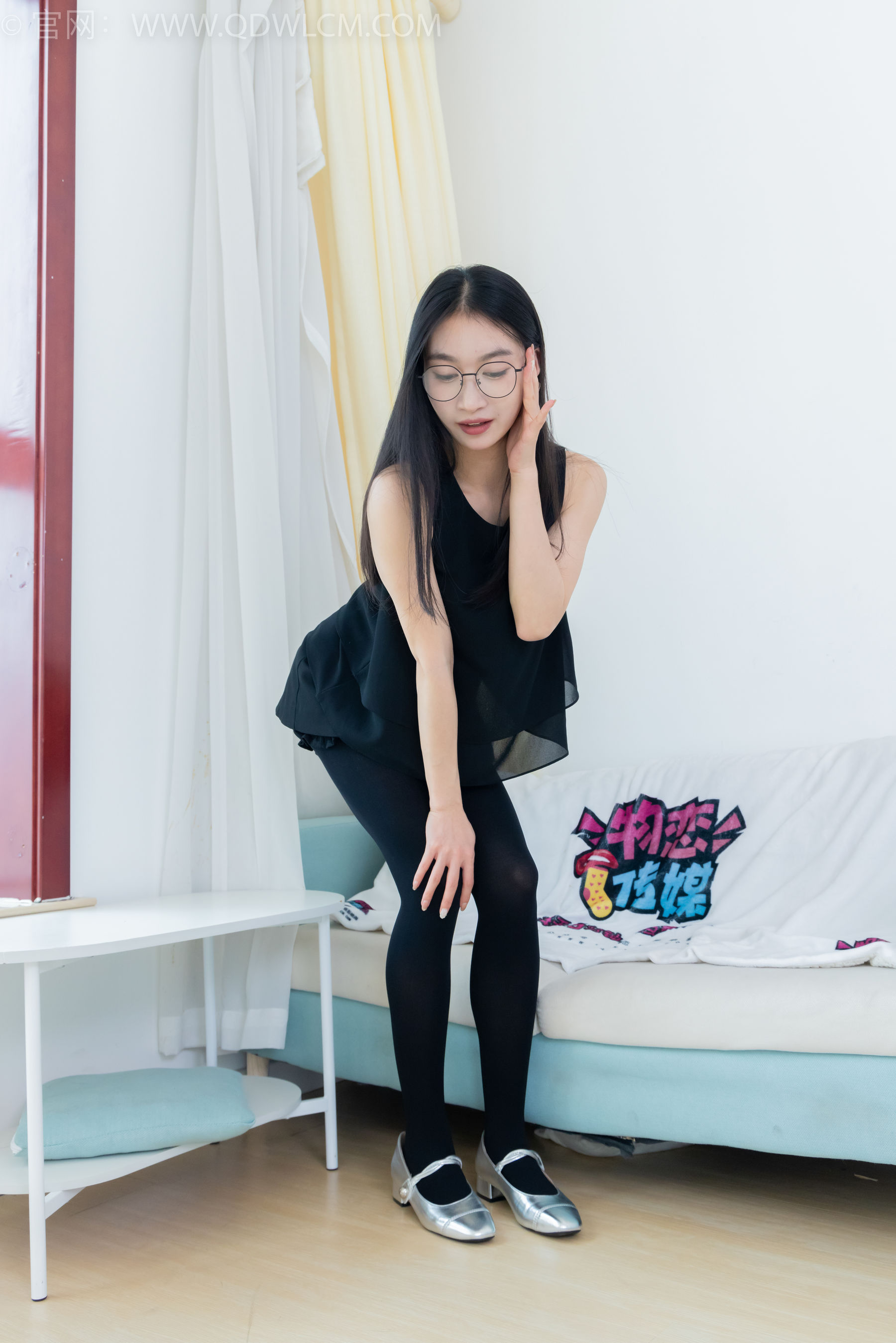 物恋传媒 No.2249 小影 -低跟鞋、厚黑丝