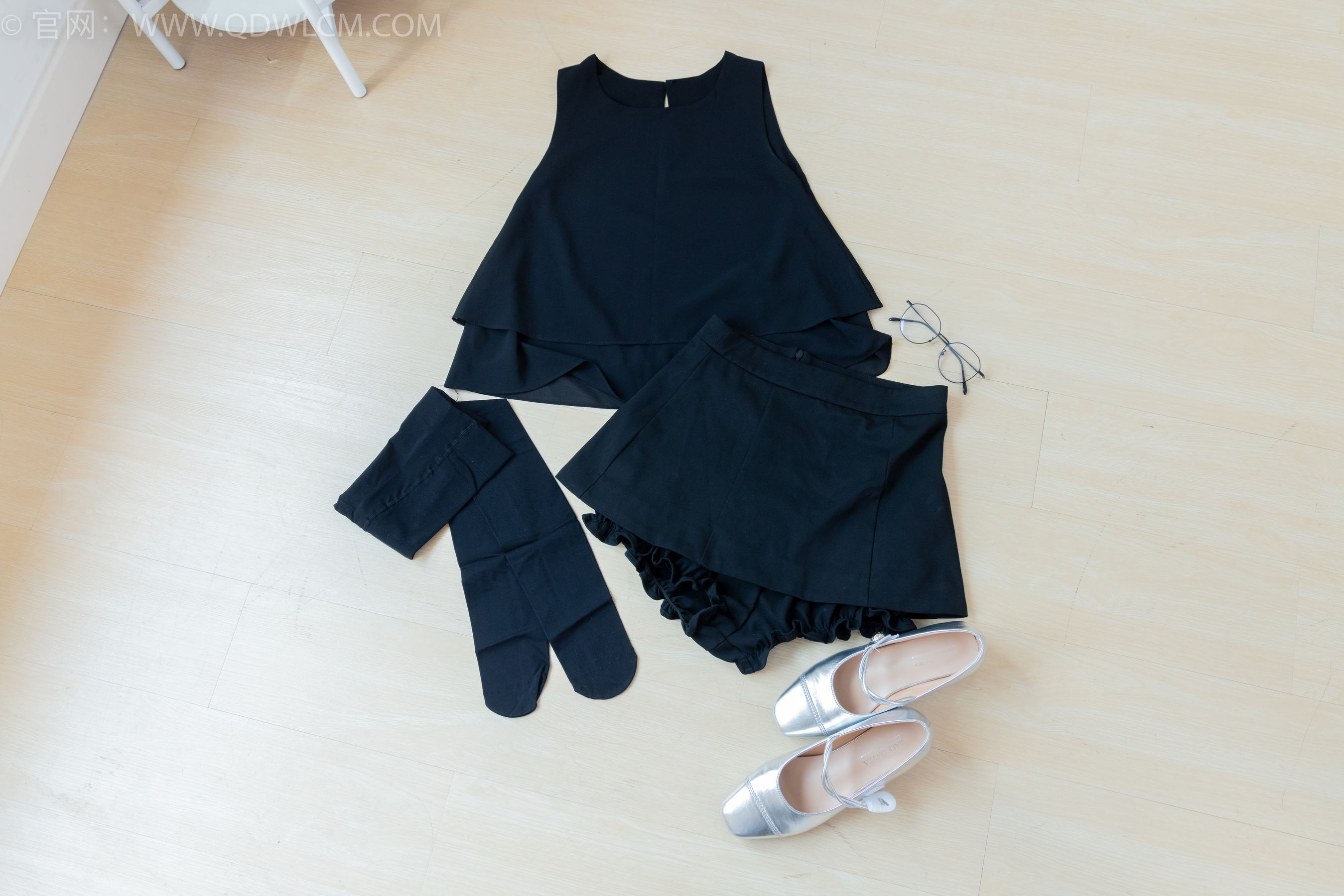 物恋传媒 No.2249 小影 -低跟鞋、厚黑丝