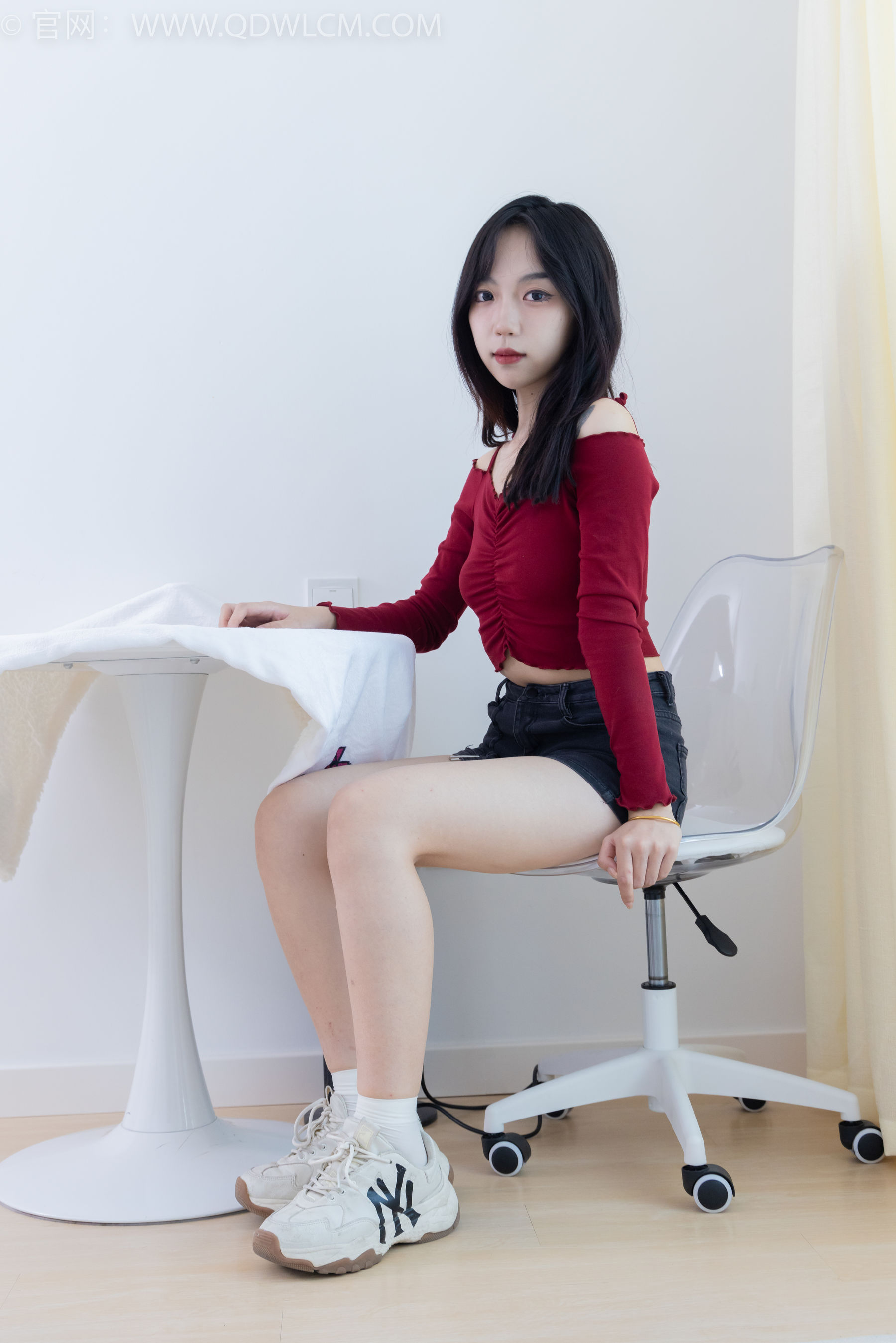 物恋传媒 No.2253 纱纱 -运动鞋、自然穿脏白棉袜