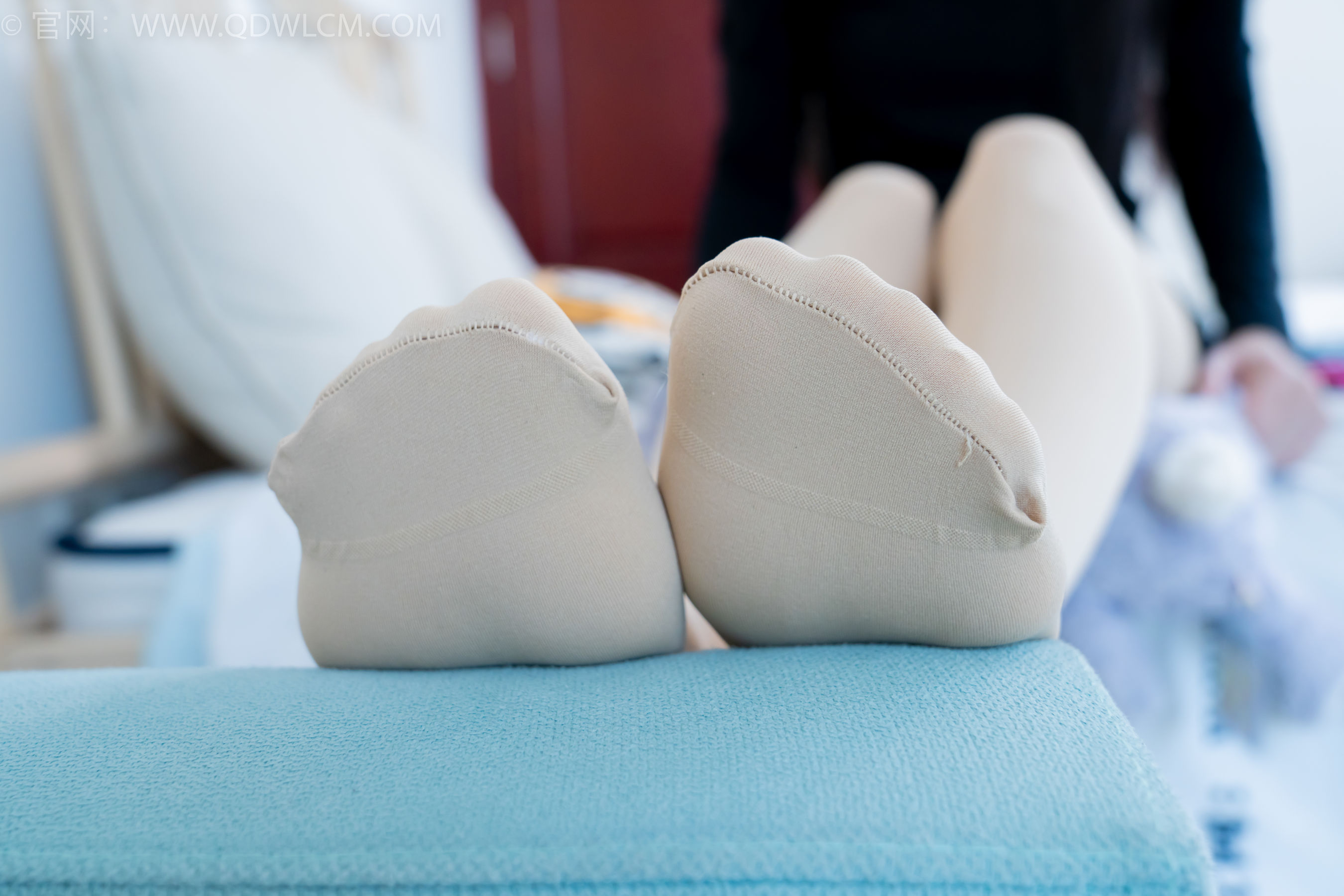 物恋传媒 No.2256 茯苓 -平底鞋、厚肉丝、厚黑丝、皮筋绑脚和挠脚心剧情