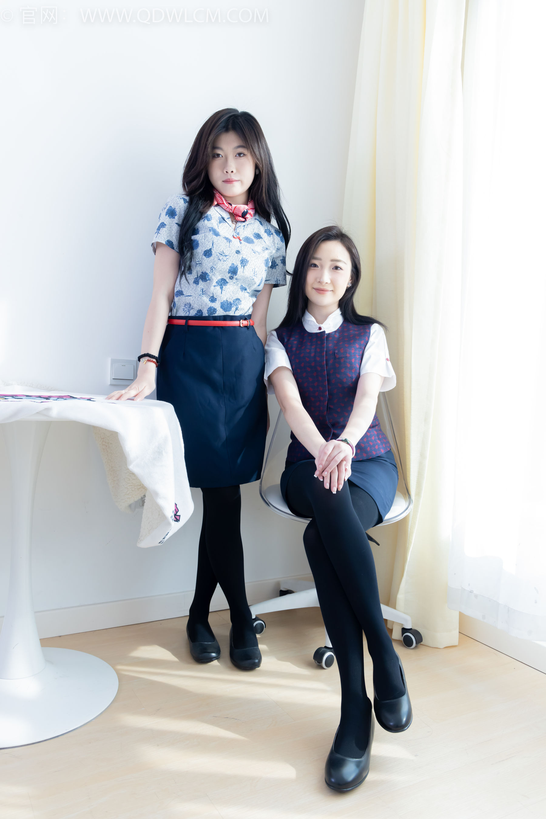 物恋传媒 No.2232 恬恬&樱桃 -皮鞋、厚黑丝、裸足、空姐制服