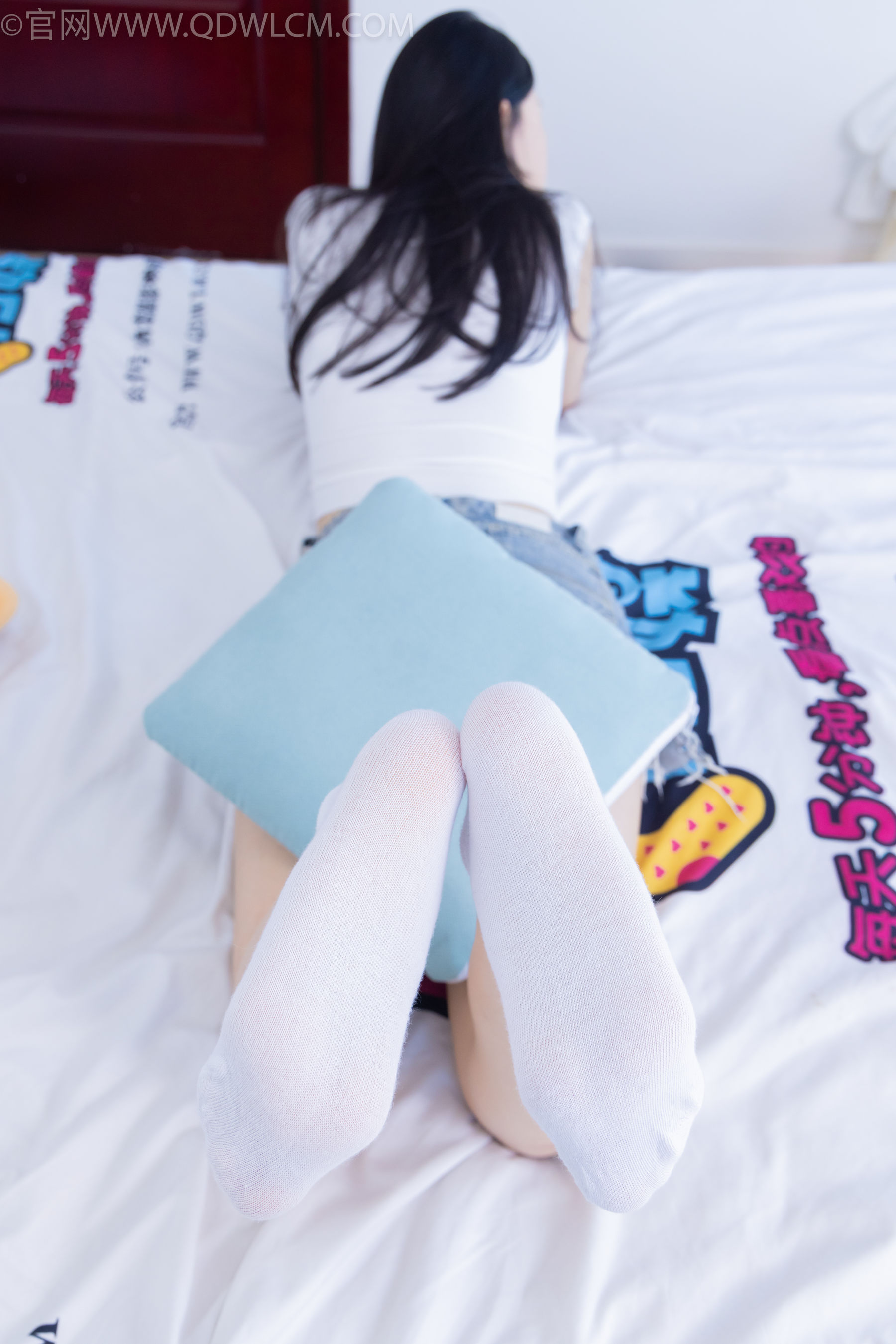 物恋传媒 No.2279 小竹 - 帆布鞋、白短棉袜