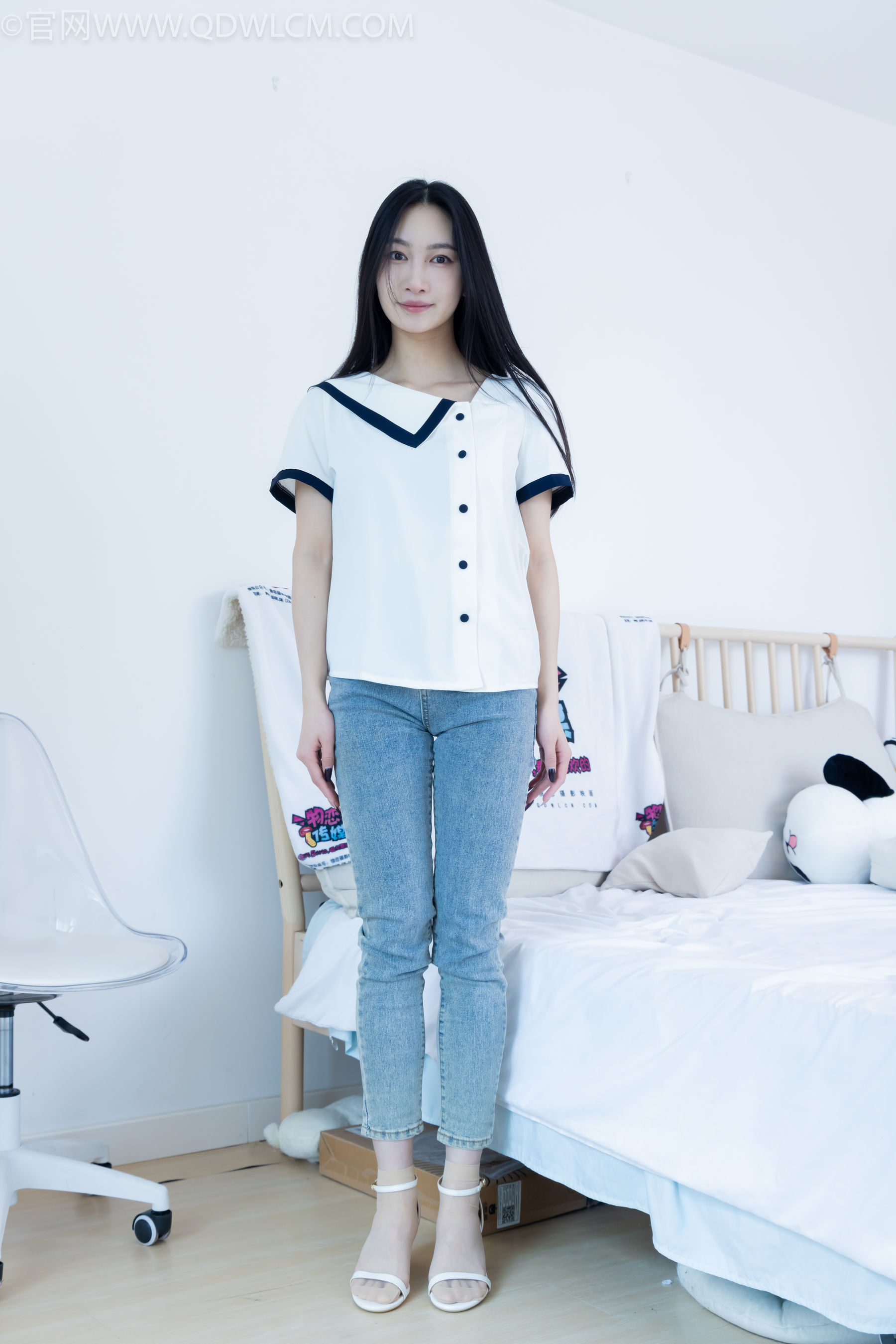 物恋传媒 No.2280 小影 - 高跟凉鞋、短肉丝