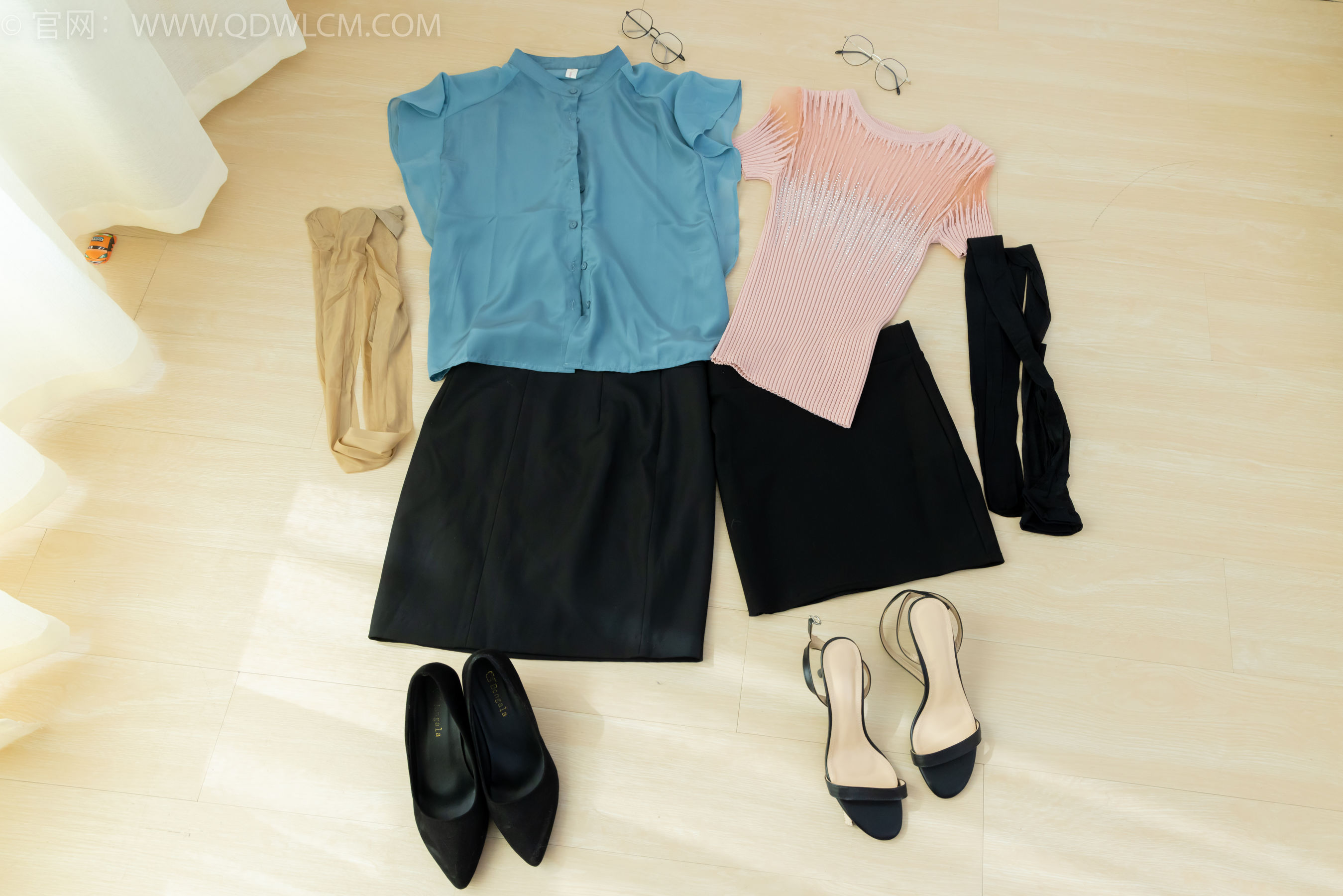 物恋传媒 No.2285 茯苓&欢欢 - 高跟鞋、高跟凉鞋、油亮薄肉丝