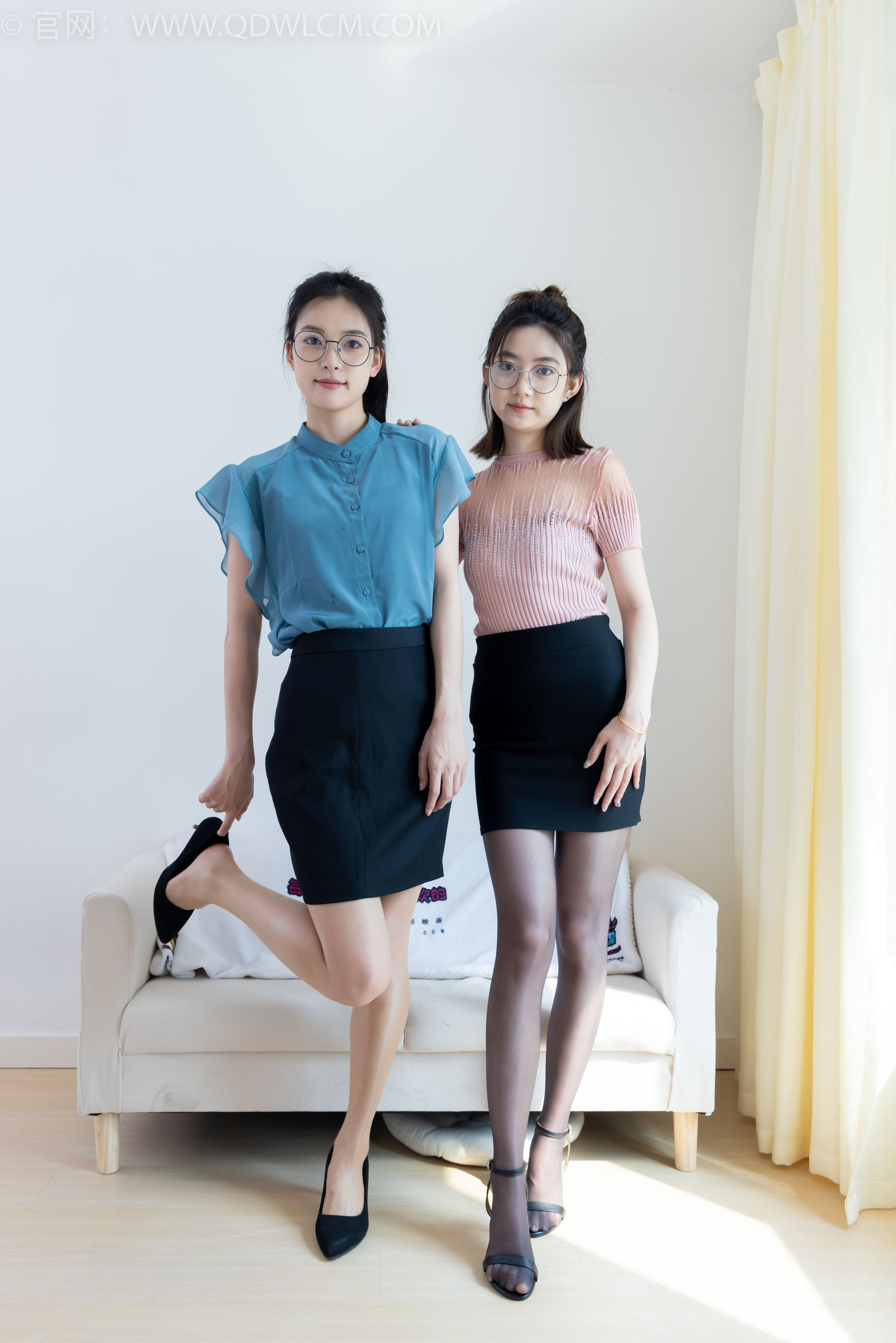 物恋传媒 No.2285 茯苓&欢欢 - 高跟鞋、高跟凉鞋、油亮薄肉丝