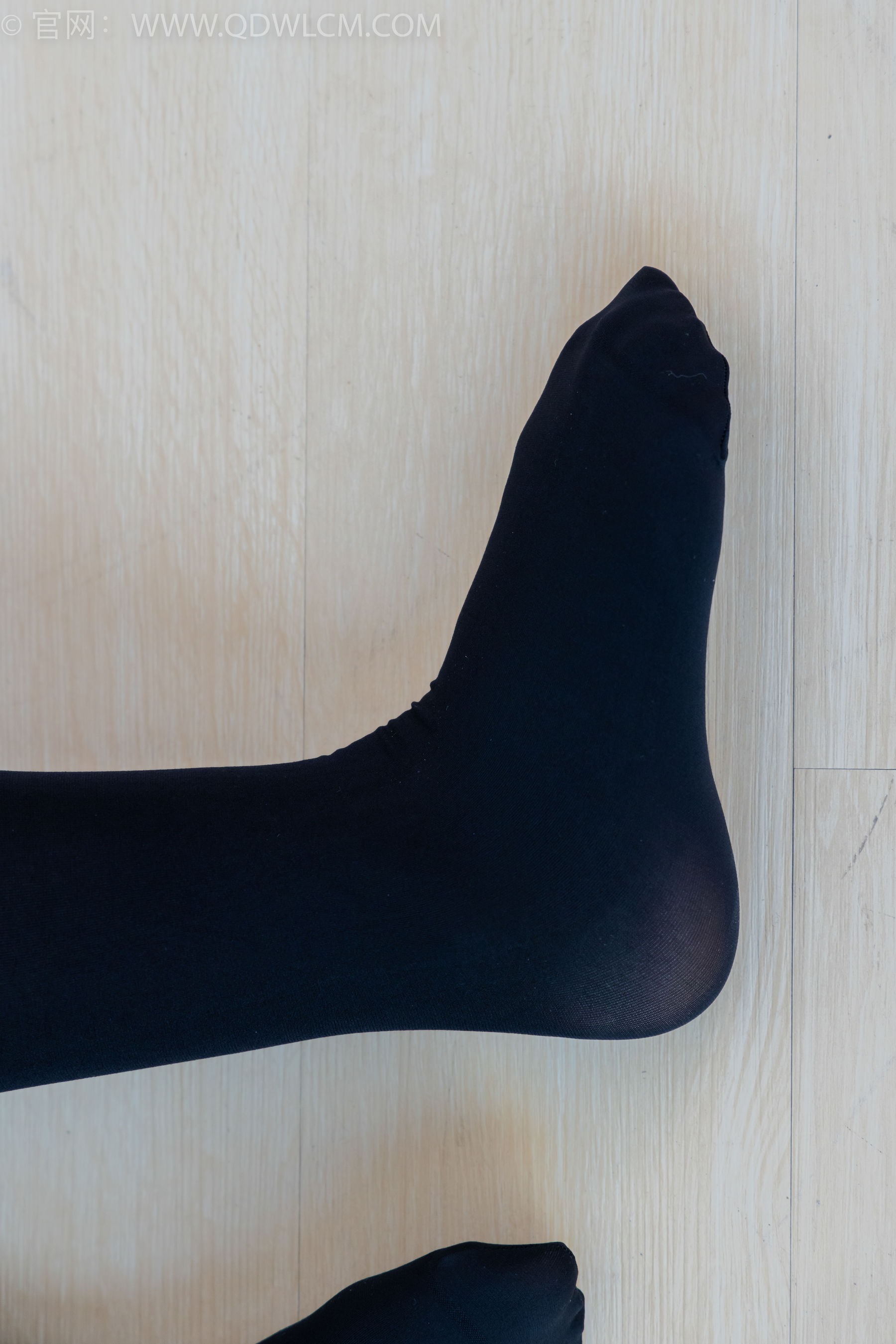 物恋传媒 No.2294 小新 - 平底鞋、厚黑丝、裸足