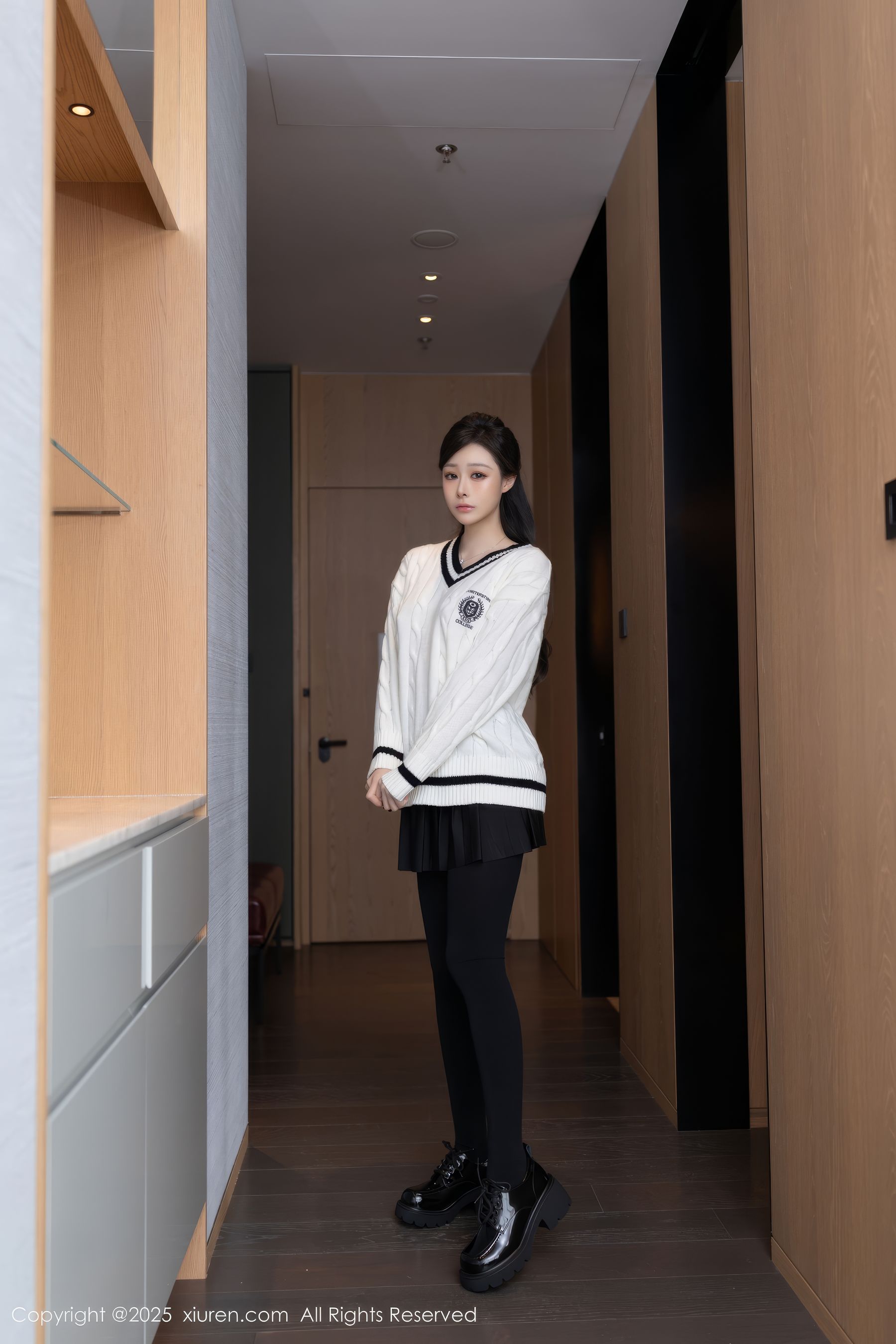 [秀人XiuRen] 2025.03.07 No.9986 小逗逗