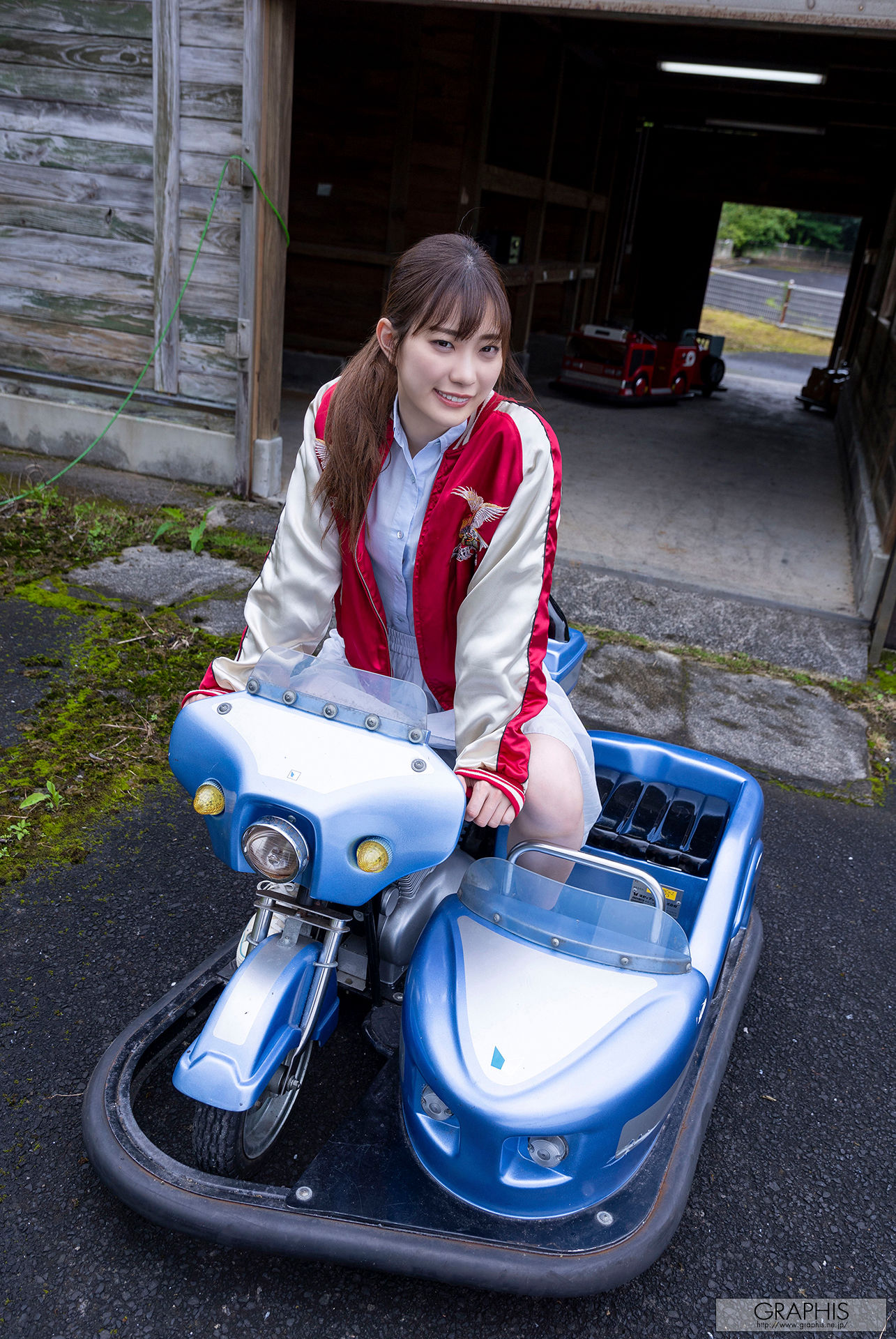 [Graphis Gals] NO.560 Akari Mitani 美谷朱里 Vermilion