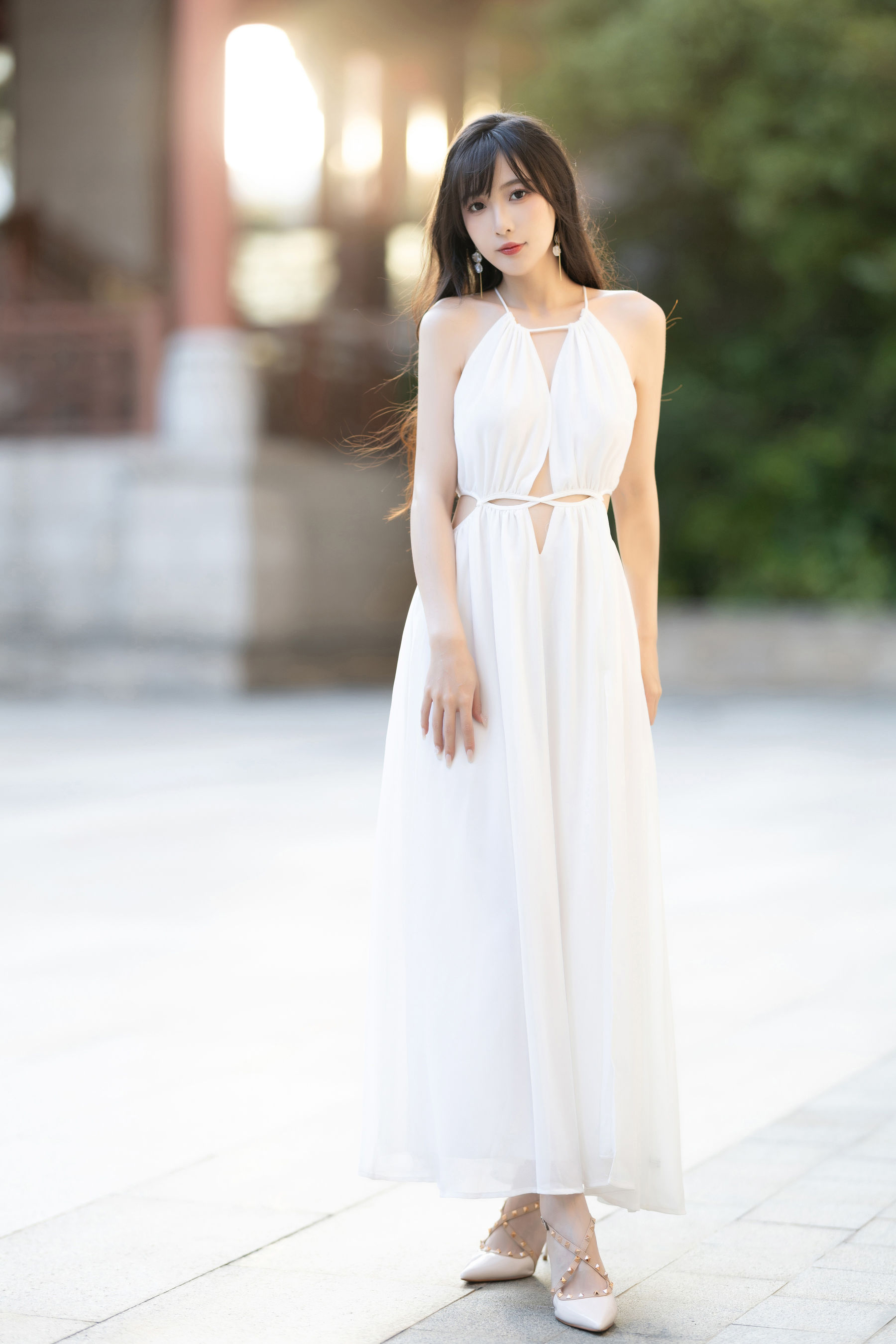 林星阑 - 白色连衣裙