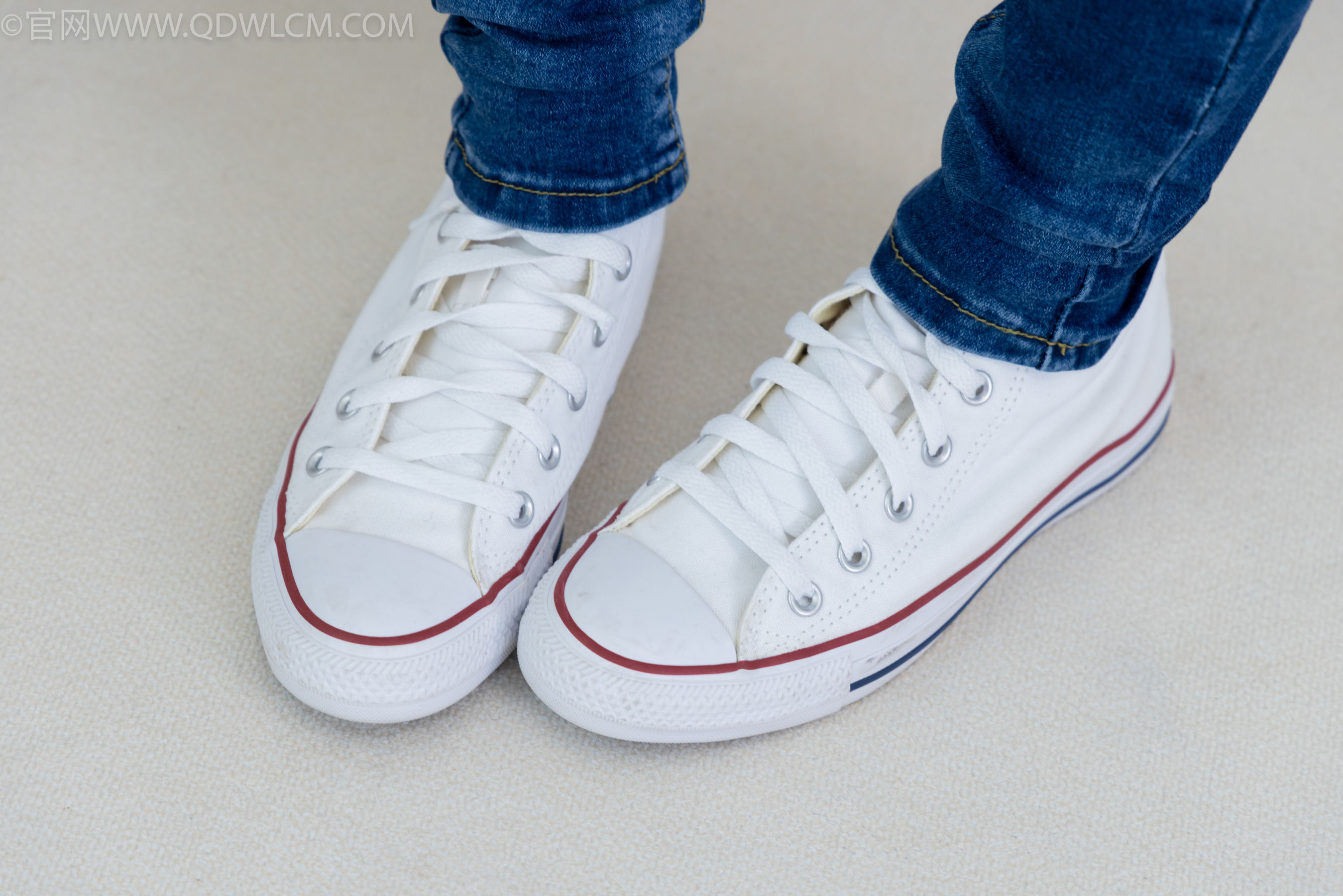 物恋传媒 No.2329 小竹 - 帆布鞋、白船袜、肚子疼揉肚子剧情