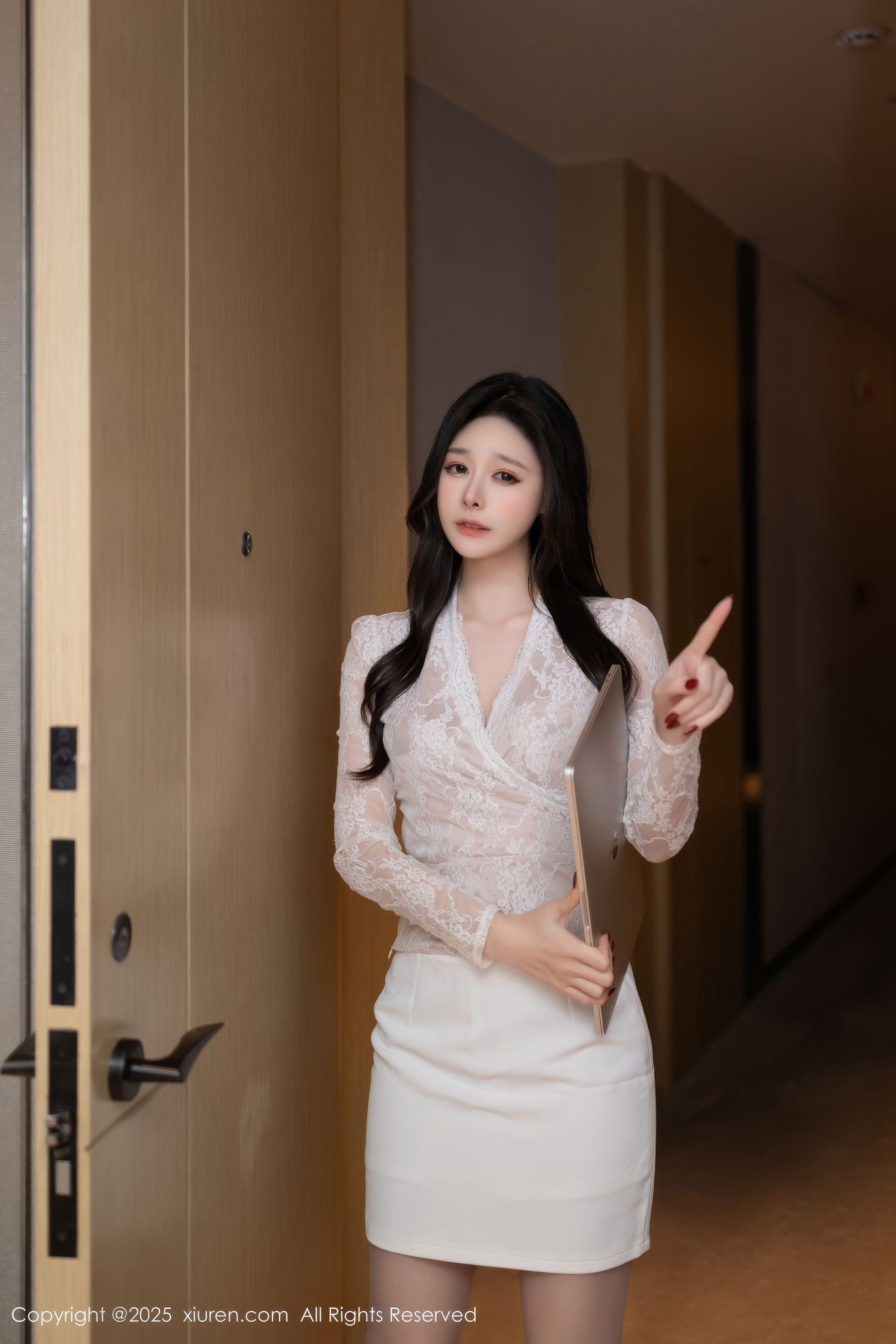 [秀人XiuRen] 2025.04.11 No.10143 小逗逗