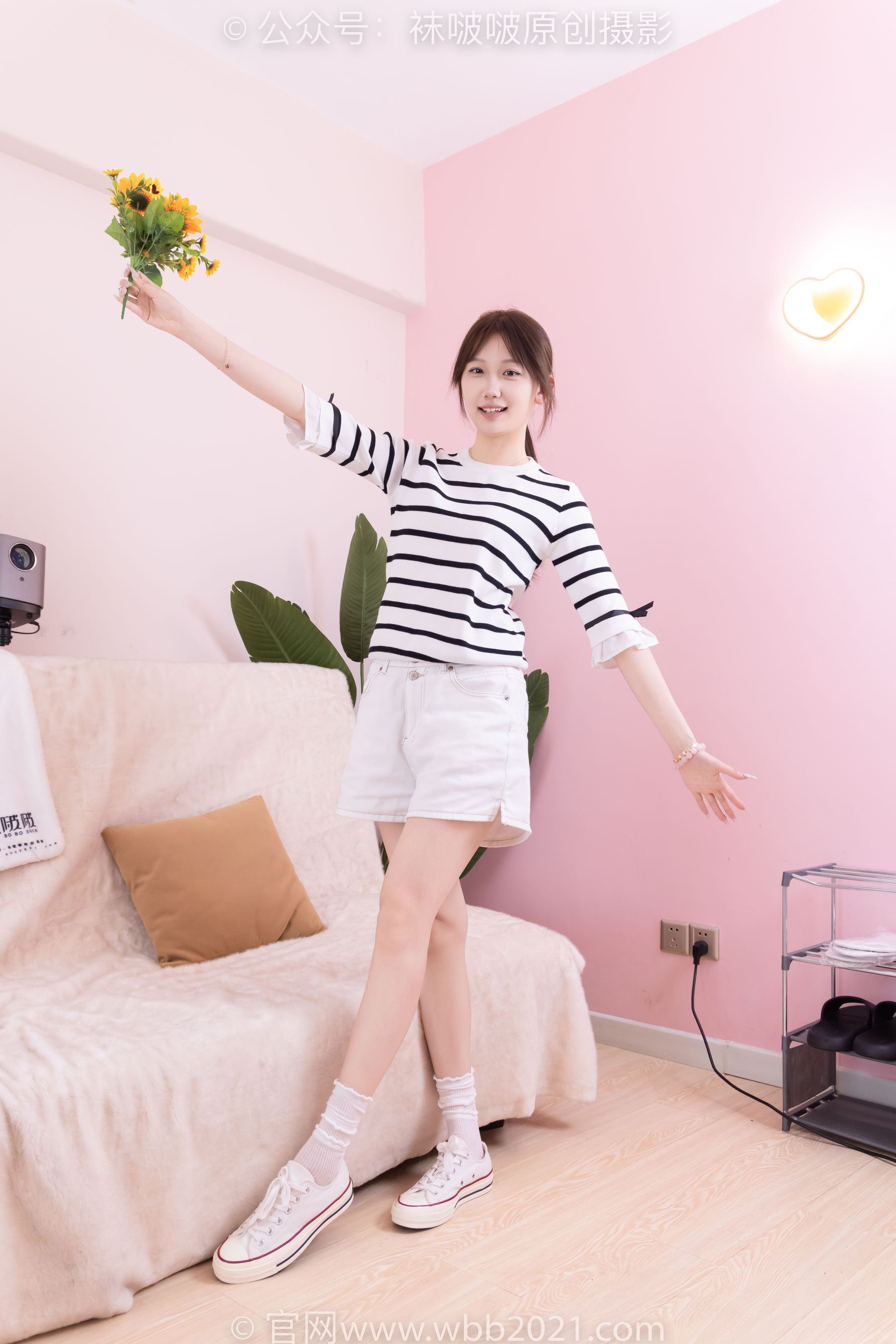 BoBoSocks袜啵啵 No.556 香菜 - 帆布鞋、白棉袜、裸足